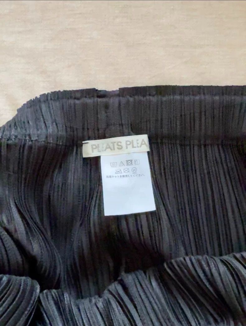 Issey Miyake Issey Miyake size:4 Black pleated pants Size 29" - 3 Thumbnail
