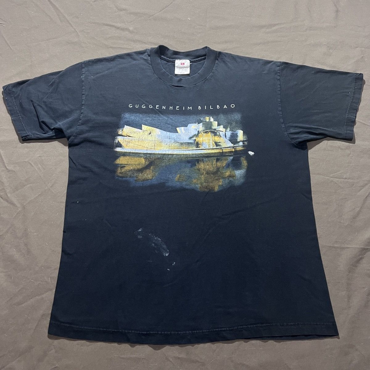 Arts & Science Vintage Guggenheim Bilbao Frank Gehry Architecture Tee XL Size US XL / EU 56 / 4 - 1 Thumbnail