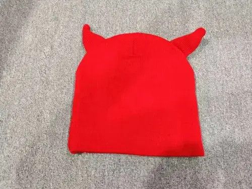 Other Devil Pretty Btch Decade Graphic No Cuff Knit Beanie Hat Red Size ONE SIZE - 2 Thumbnail