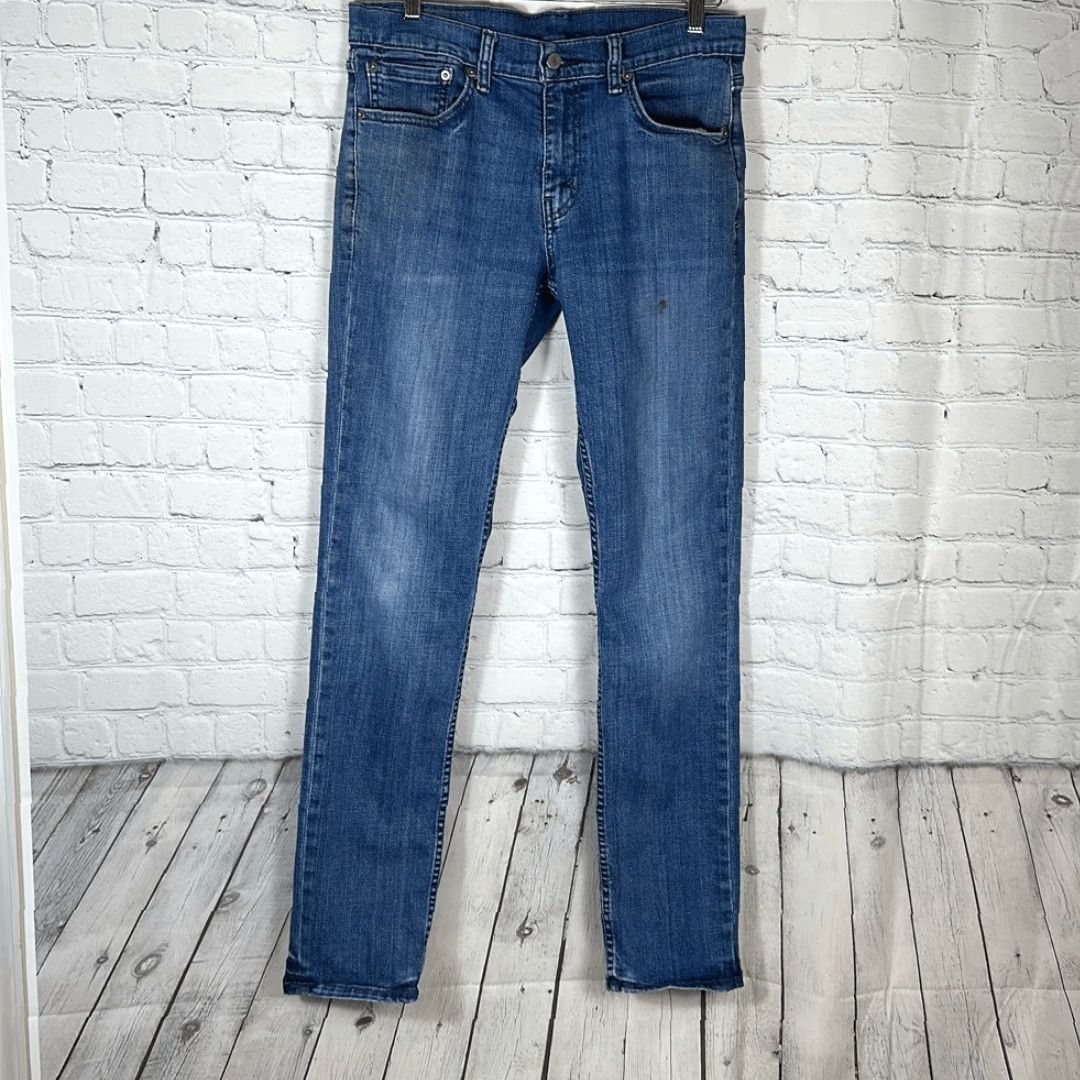 Levi's Levi’s 511 Mens Straight Leg Jeans size 32x36 SPOTS Blue Jeans Men Regular Inseam 36” Straight Leg Levi’s 511 Mens SPOTS on the front of the jeans. Size US 32 / EU 48 - 2 Thumbnail