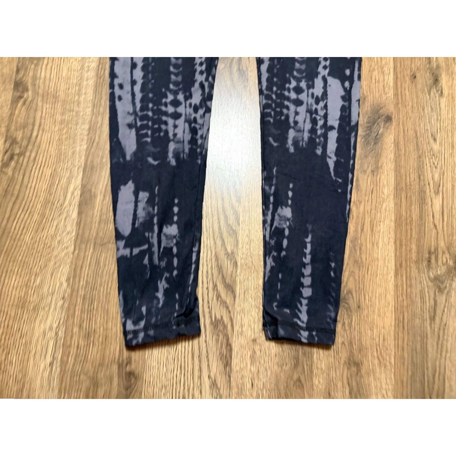 Vintage Danskin Women's Small Grey Leggings Pull On Athletic Wear Casual Activewear Yoga Pants Ankle Inseam 27 in Regular Size S Men/Women: Women Size 28" / US 6 / IT 42 - 3 Thumbnail