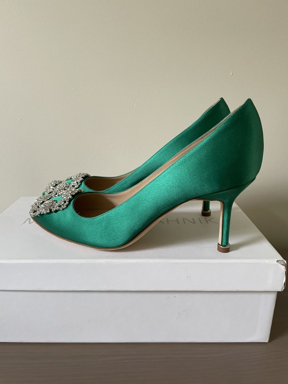 Manolo Blahnik Manolo Blahnik Hangisi Satin Pumps in Green Size US 6.5 / IT 36.5 - 8 Thumbnail