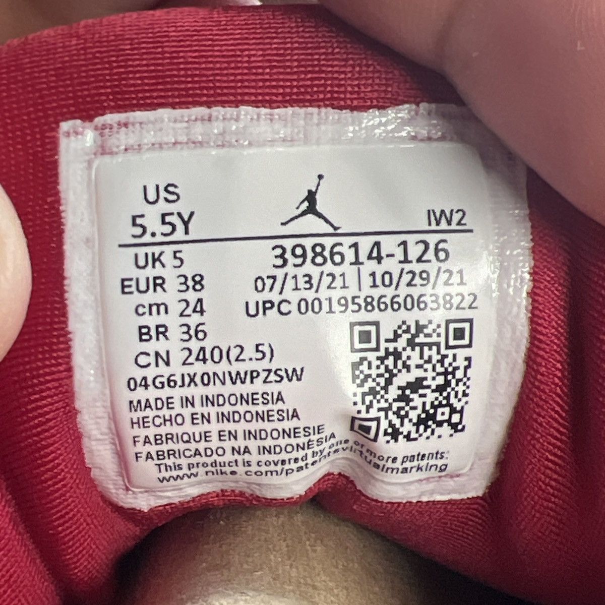 Jordan Brand Air Jordan 3 Cardinal red Size US 5.5 / EU 38 - 9 Thumbnail