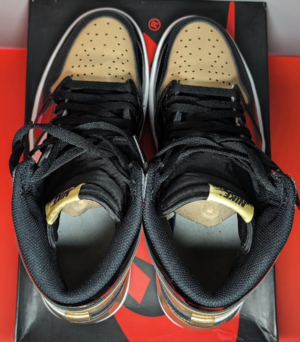 Jordan Brand Size 10 - Jordan 1 Retro High OG NRG Gold Toe 2018 Size US 10 / EU 43 - 5 Thumbnail