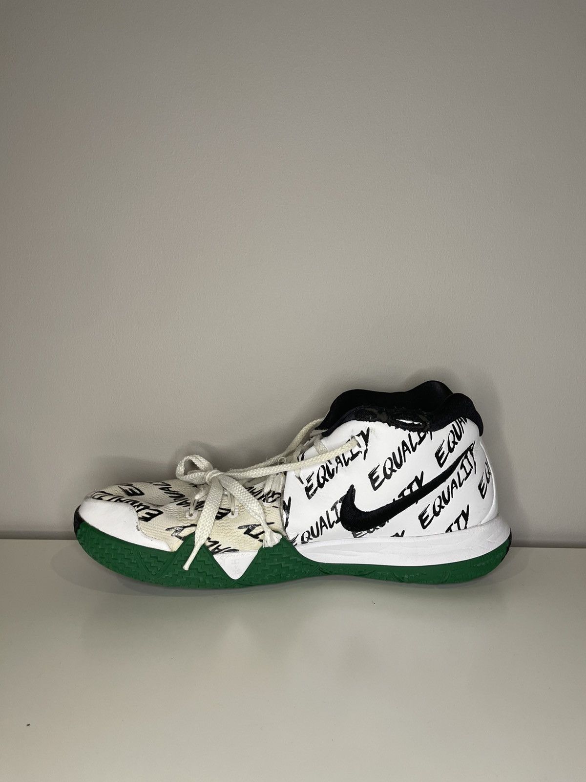 Nike Nike Kyrie 4 Size US 13 / EU 46 - 2 Thumbnail