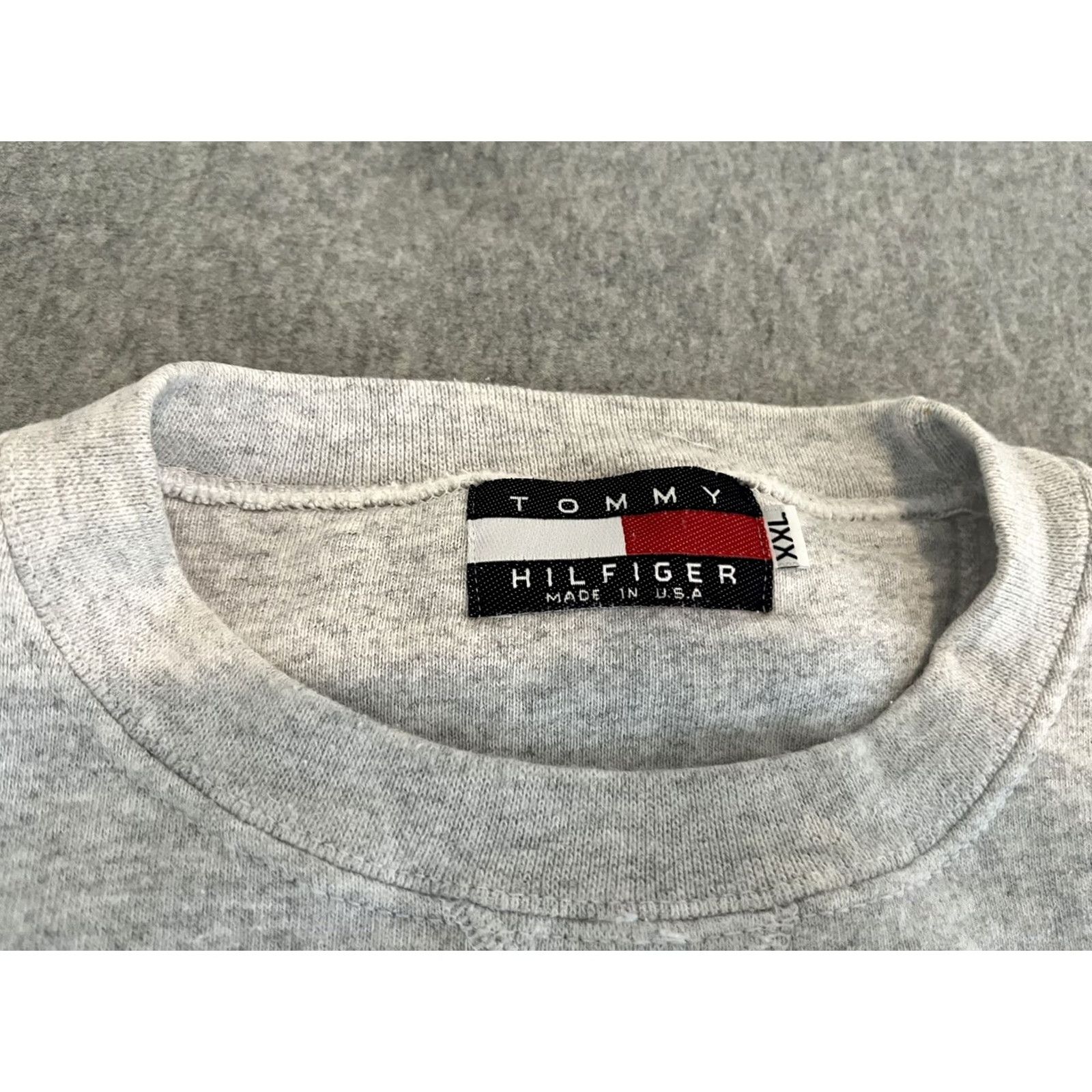 Tommy Hilfiger VINTAGE Tommy Hilfiger Crewneck Sweater 2XL Mens Gray Pullover F1 Racing Size XXL Made in USA Size US XXL / EU 58 / 5 - 3 Thumbnail