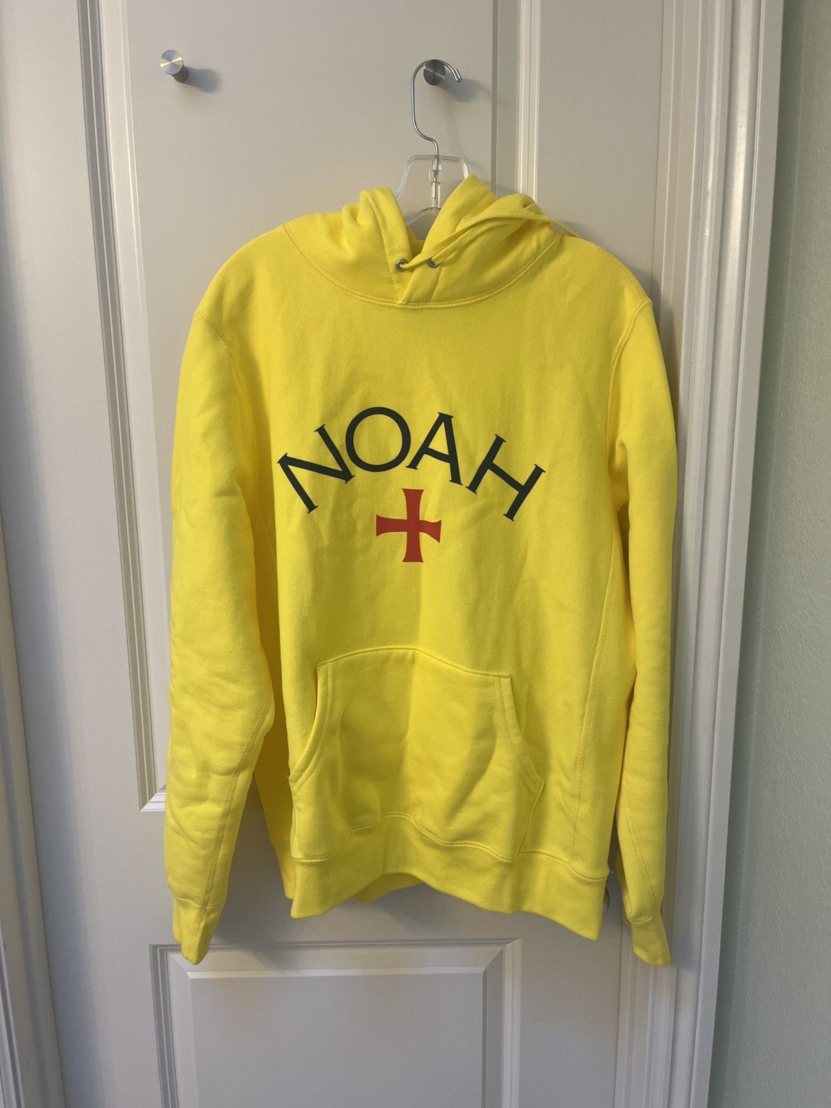 Noah cross hoodie yellow orange shops large red