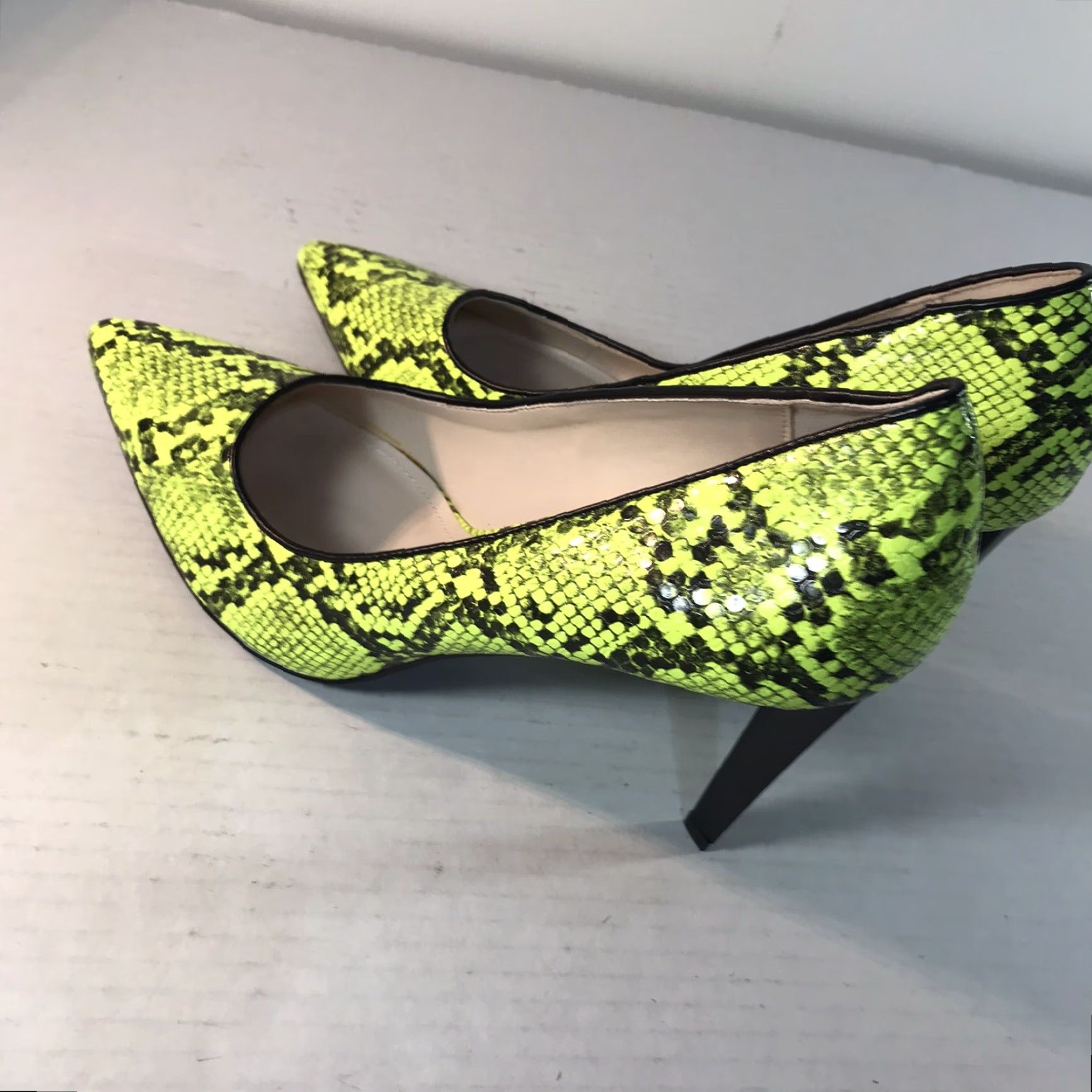 Vintage KENDALL + KYLIE Neon Yellow Black Faux Snakeskin 4in High Heel Pumps Women Size 8M Size US 8 / IT 38 - 6 Thumbnail