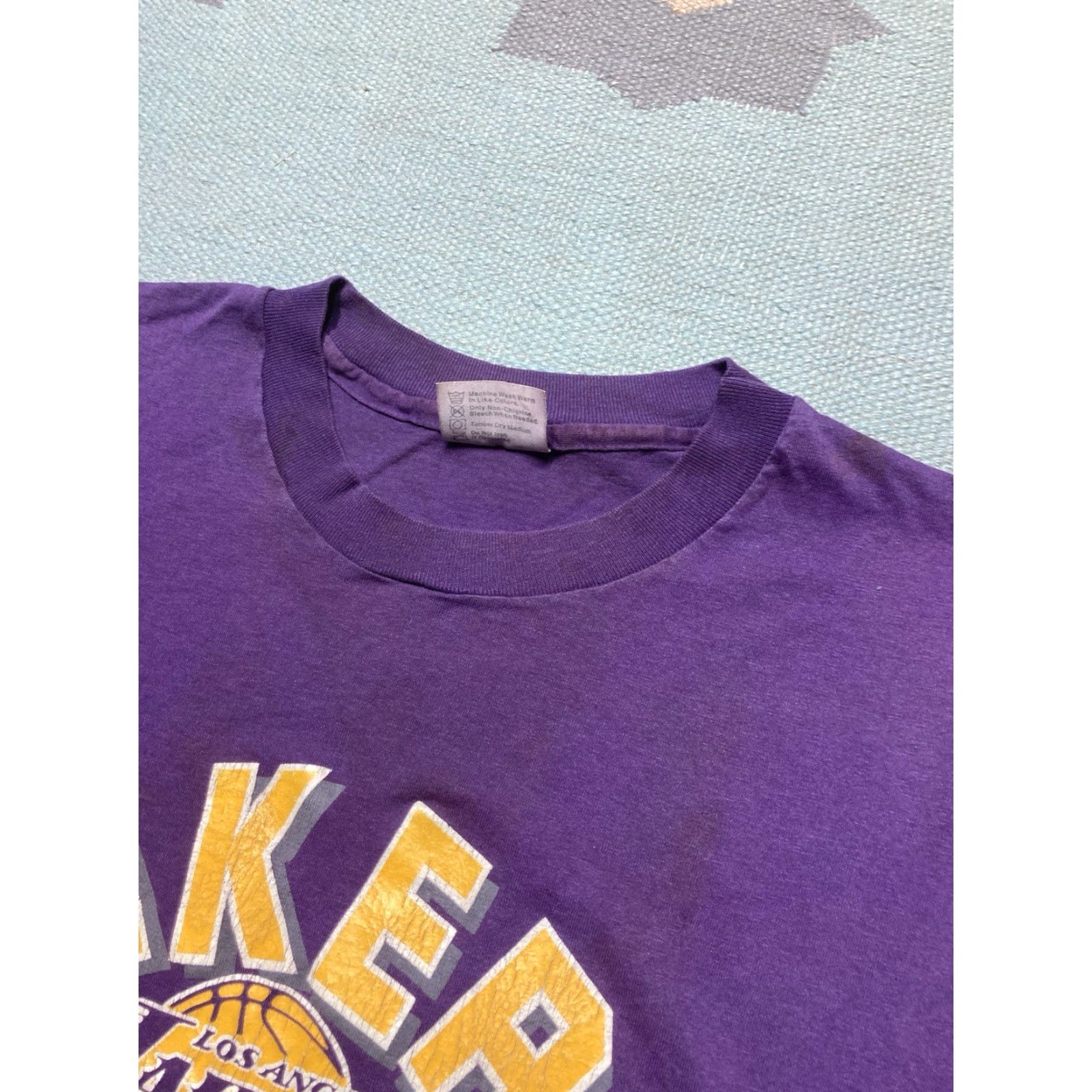 Hanes VINTAGE 80s Hanes T-Shirt Los Angeles Lakers LA Training Camp NBA Basketball XL Purple Mens Shirt Size US XL / EU 56 / 4 - 5 Thumbnail