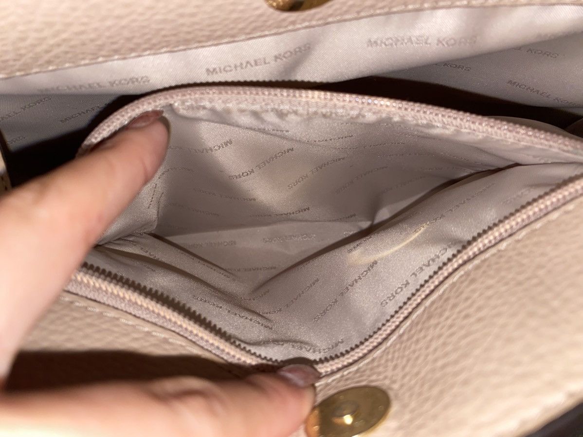 Michael Kors Michael Kors Blush Pink Purse With Gold Hardware Size ONE SIZE - 5 Thumbnail
