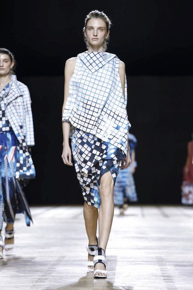 Issey Miyake CATWALK IMAGERY: ISSEY MIYAKE S/S 18 WOMENSWEAR Size S / US 4 / IT 40 - 2 Thumbnail