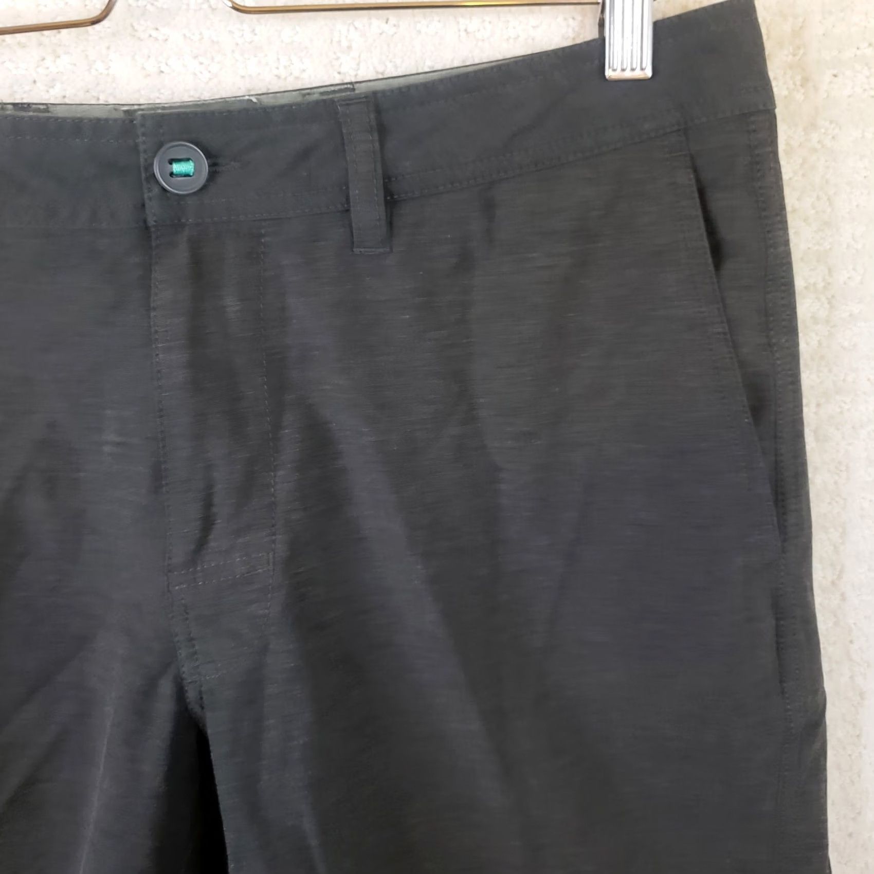 Vintage Linksoul Boardwalker Shorts Mens 33 Charcoal Gray Golf Chino Performance Stretch 9 Inseam Flat Front Zip Pocket Casual Travel Adult Regular Size US 33 - 4 Thumbnail