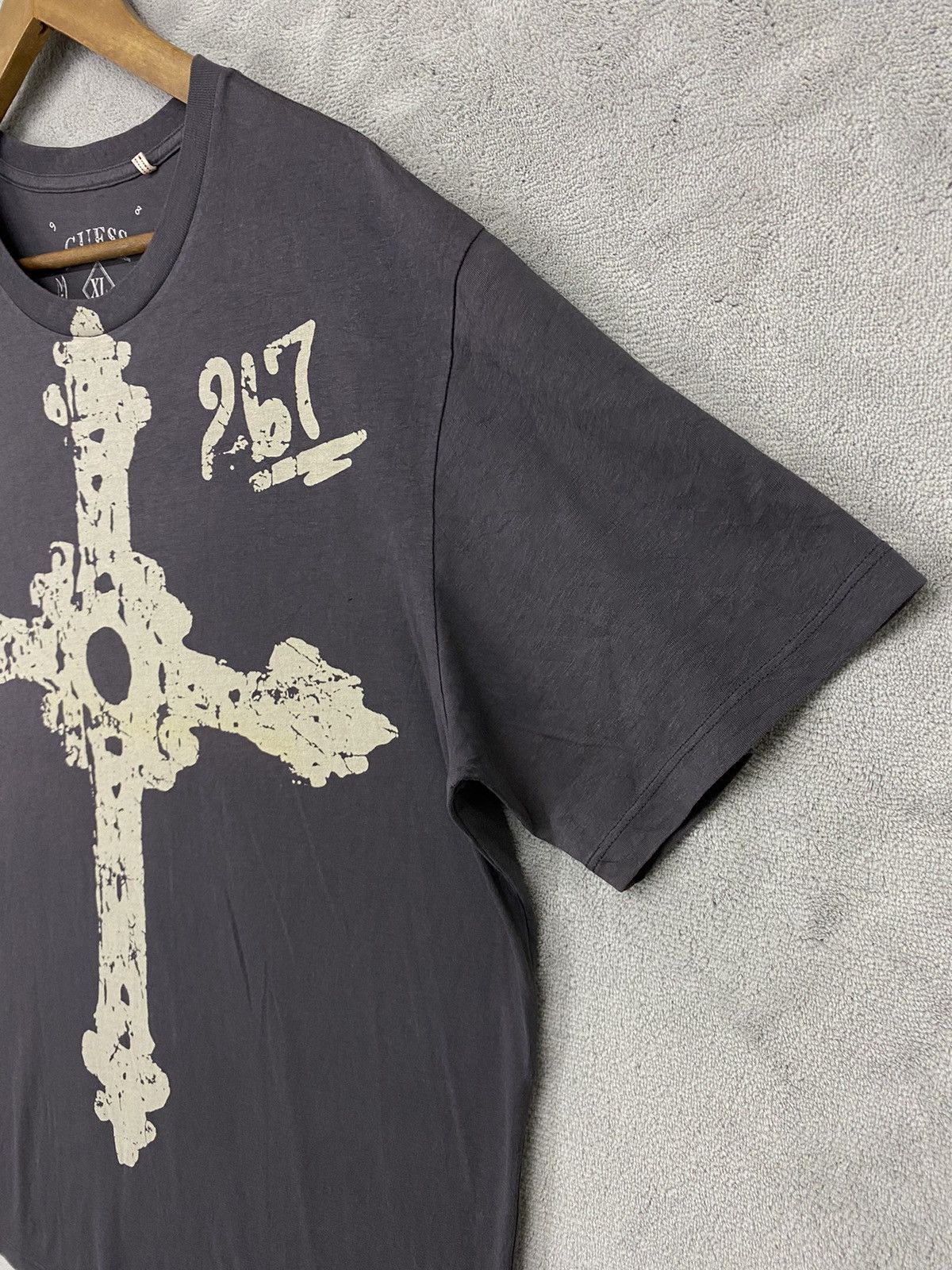A$AP Rocky 💥 Y2K RARE GUESS GOTHIC CROSS T-SHIRT Size US XL / EU 56 / 4 - 4 Thumbnail