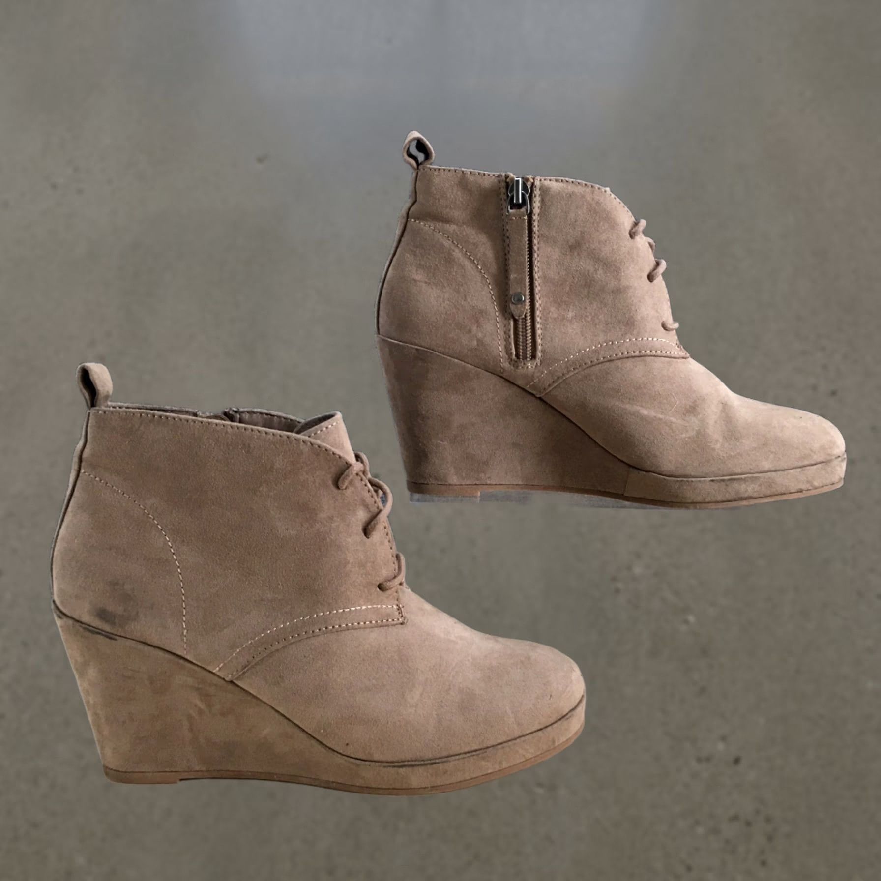 Dolce Vita Dolce Vita Boots Womens 8 Gael Desert Beige Round Toe Ankle Top Wedge Heels DV Shoes Classic Desert Boot Womens 8 Size M / US 6-8 / IT 42-44 - 1 Thumbnail