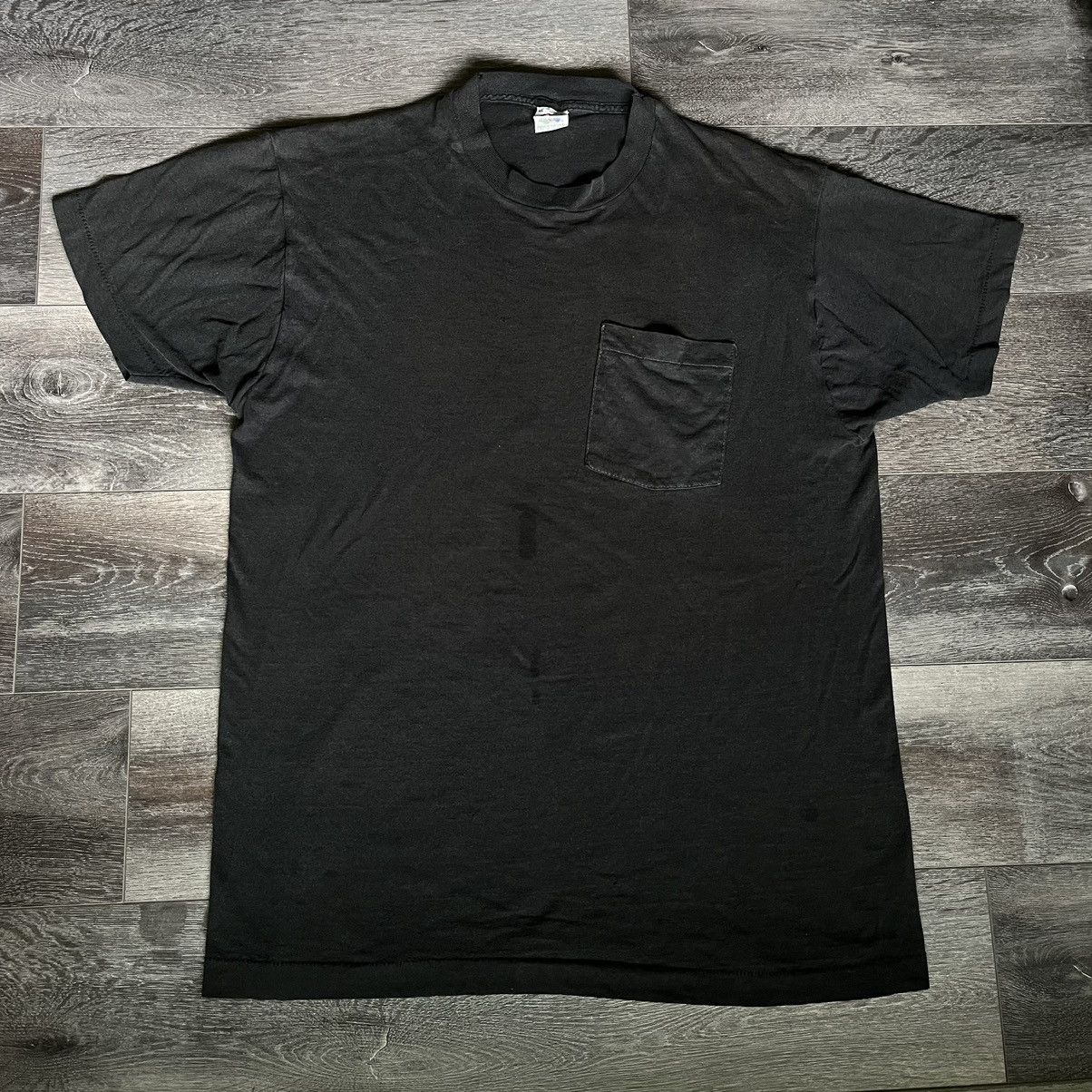 Vintage Vintage 1990s Fruit of the Loom Pocket Blank Black Tee Faded Size US XL / EU 56 / 4 - 1 Thumbnail