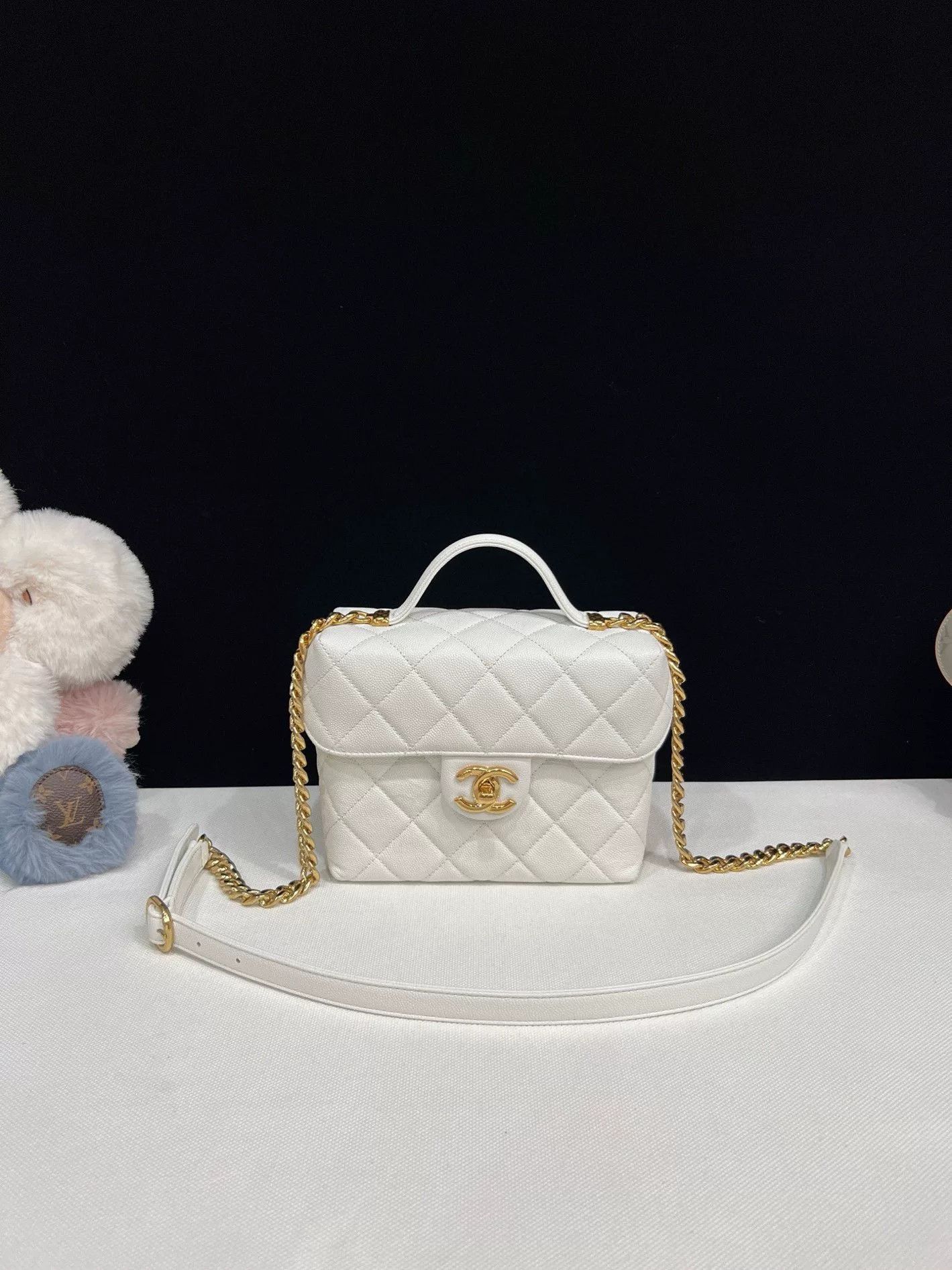 Chanel Pre-loved Bag Very good condition Size ONE SIZE - 1 Thumbnail