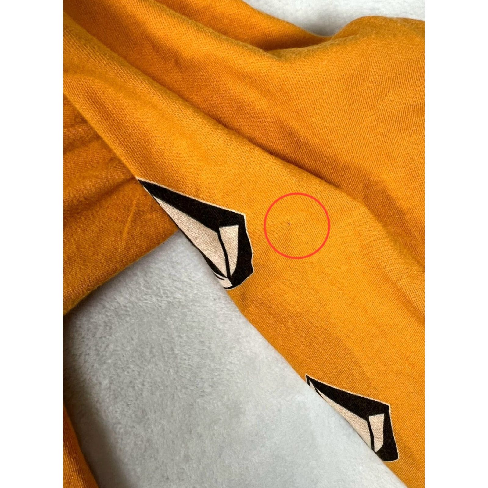 Volcom VINTAGE Volcom Long Sleeve T-Shirt L Yellow Stone Logo Skate Streetwear Y2K Size US L / EU 52-54 / 3 - 5 Thumbnail