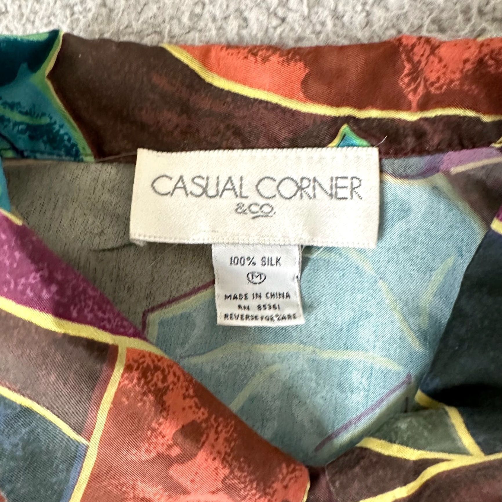 Vintage VINTAGE Casual Corner Shirt Womens M Red Silk Floral AOP Button-Up Long Sleeve Collared Ladies Size M / US 6-8 / IT 42-44 - 7 Thumbnail