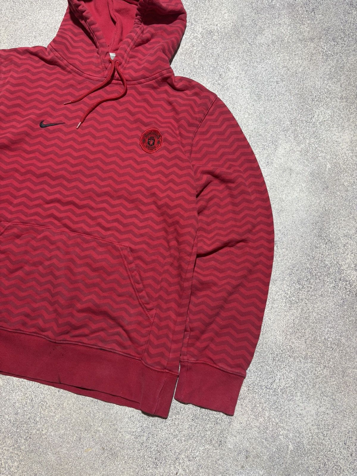 Nike × Vintage Nike Vintage Manchester United Hoodie Red Mens size L Size US L / EU 52-54 / 3 - 2 Thumbnail