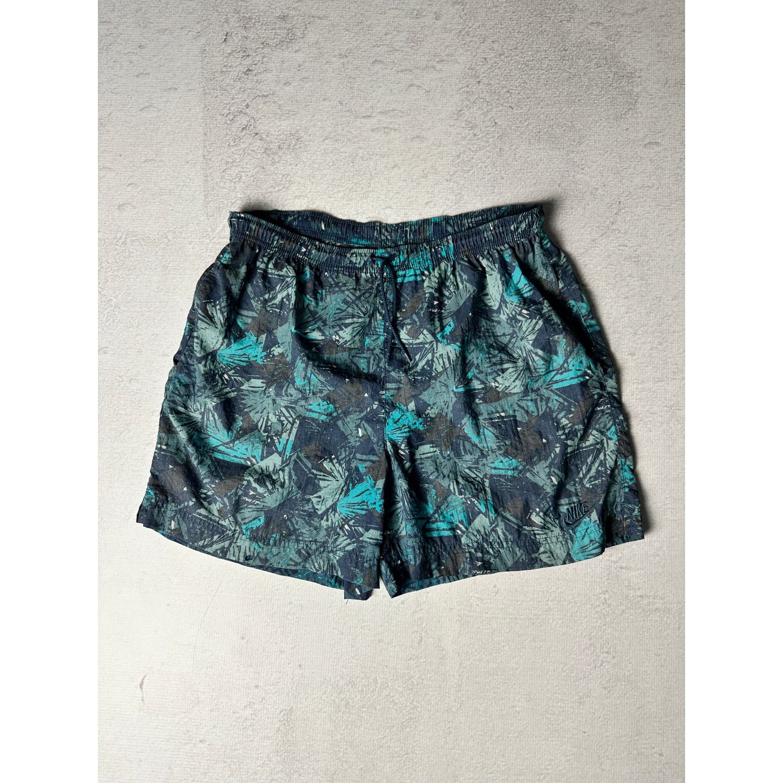 Nike Vintage Nike Athletic Shorts, Nike Wear - Men's Medium Size US 30 / EU 46 - 1 Thumbnail