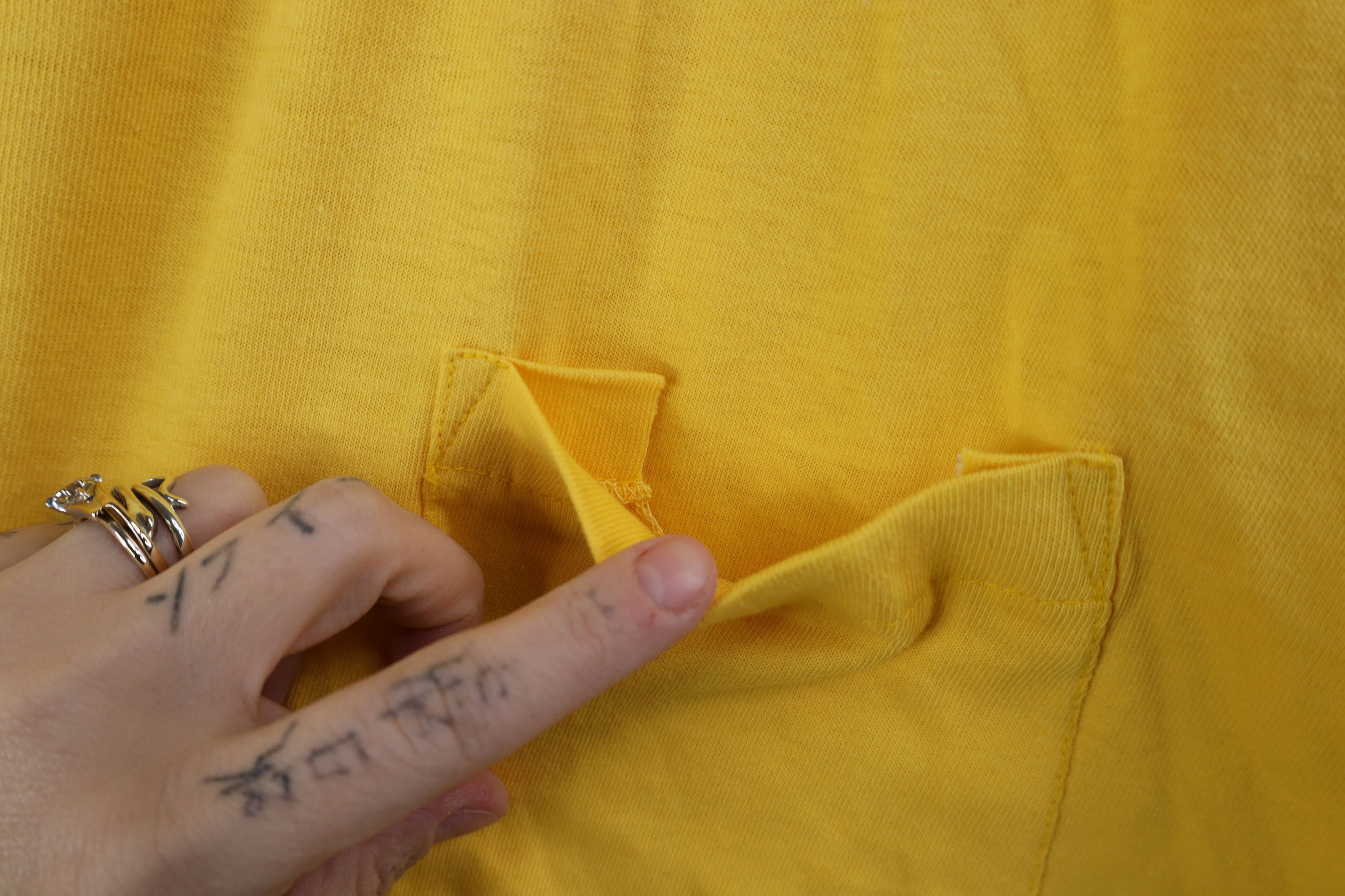 Vintage Vintage 90s Streetwear Baggy Pocket T-Shirt Yellow Cotton Size US XL / EU 56 / 4 - 4 Thumbnail