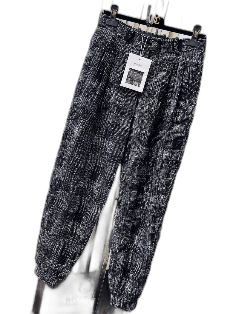 Chanel Chanel Gray Plaid Tapered Pants With Tags Size 34" / US 12 / IT 48 - 1 Thumbnail