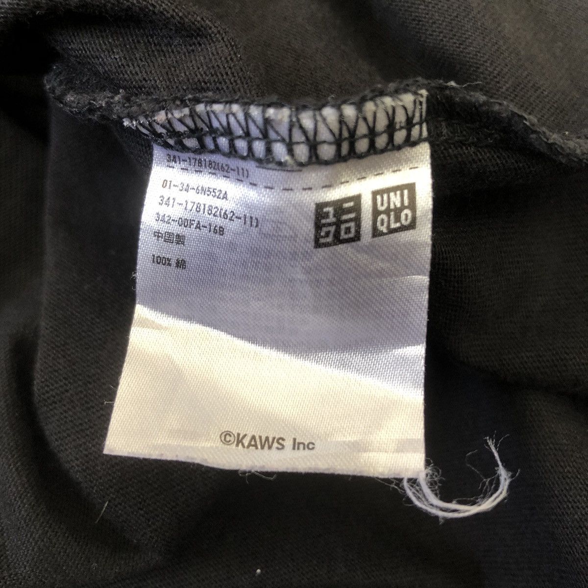 Kaws × Uniqlo Kaws X Uniqlo Shirt Size US L / EU 52-54 / 3 - 5 Thumbnail