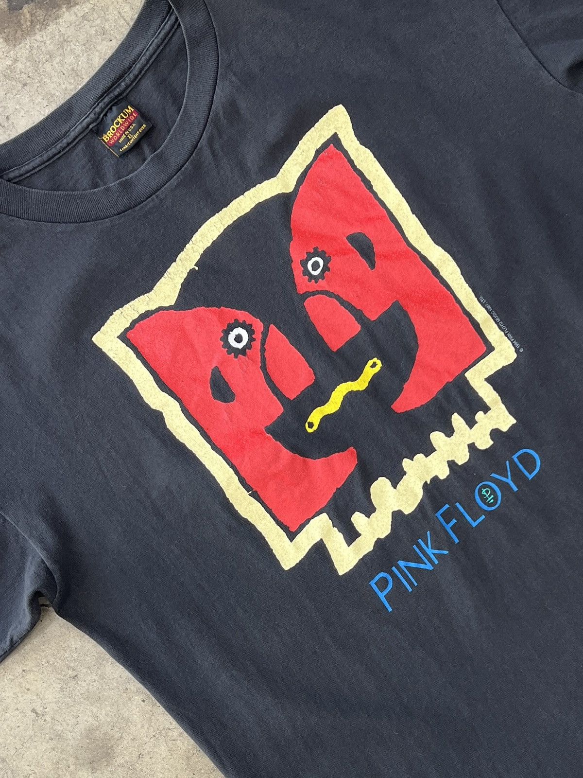 Band Tees Vintage 1994 Pink Floyd World Tour Band Tee Single Stitch XL Size US XL / EU 56 / 4 - 1 Thumbnail