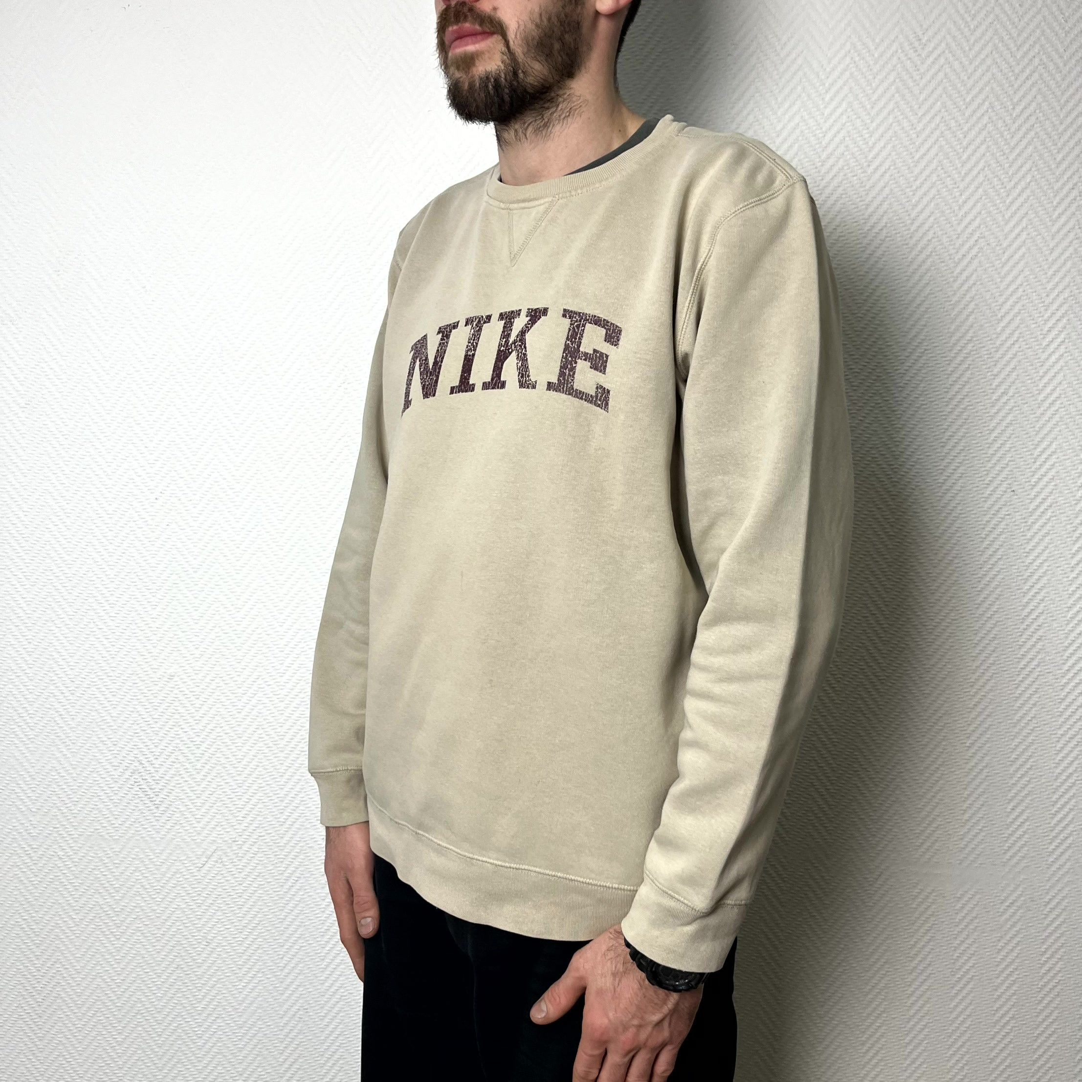 Nike Vintage Y2K Nike Beige Crewneck Sweatshirt Big Logo Size L Size US L / EU 52-54 / 3 - 12 Thumbnail