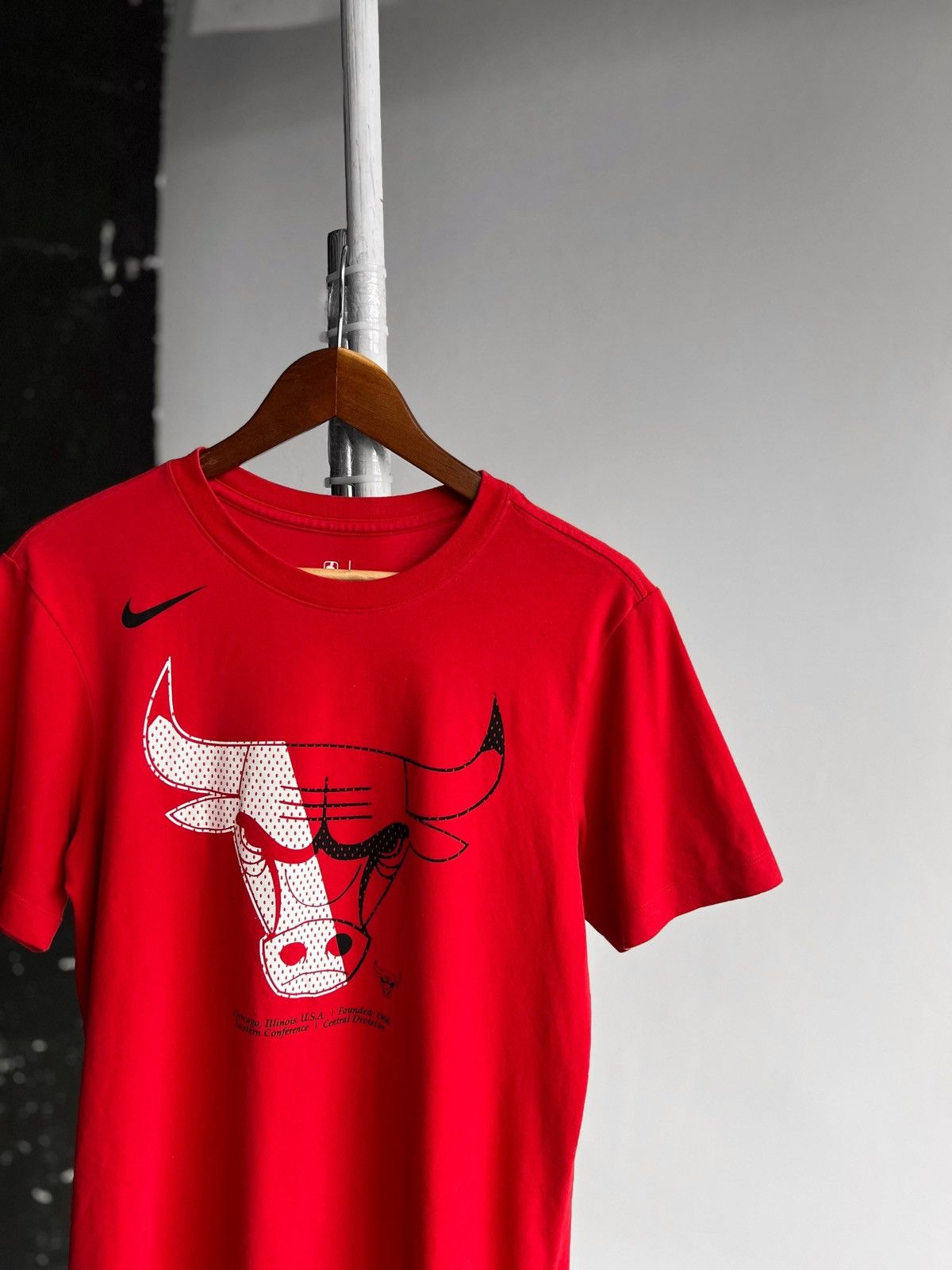 NBA × Nike Nike Dri-FIT Chicago Bulls NBA USA Red Short Sleeve T-Shirt Size US S / EU 44-46 / 1 - 2 Thumbnail