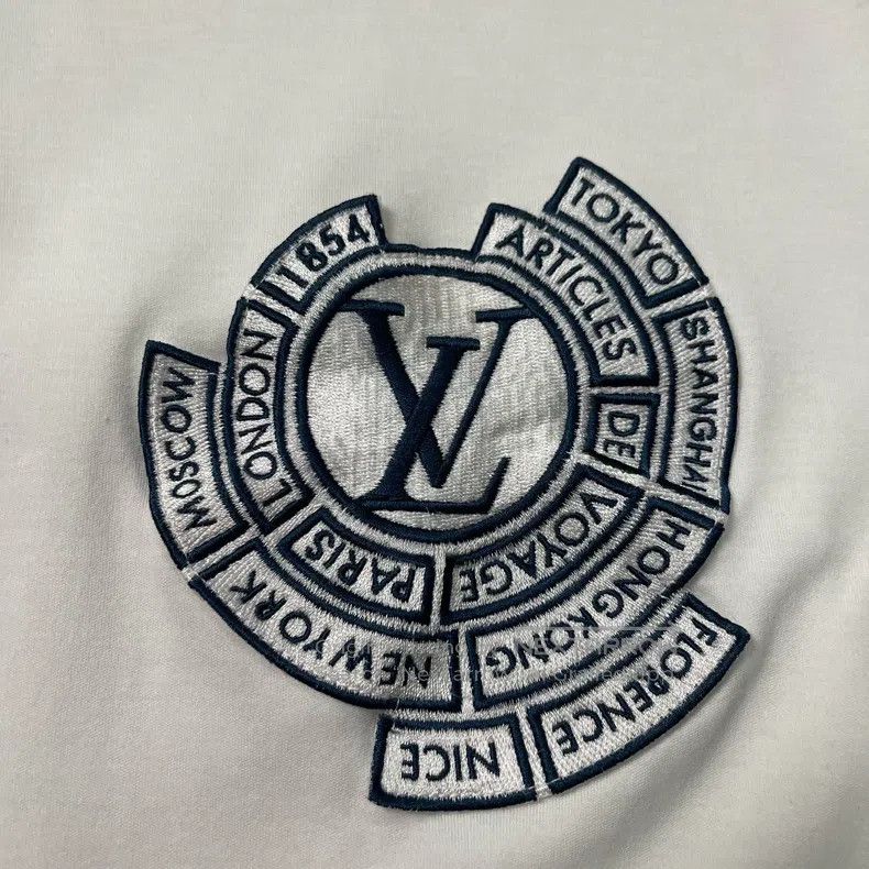 Louis Vuitton Louis Vuitton Large logo embroidered short sleeve Size US S / EU 44-46 / 1 - 3 Thumbnail