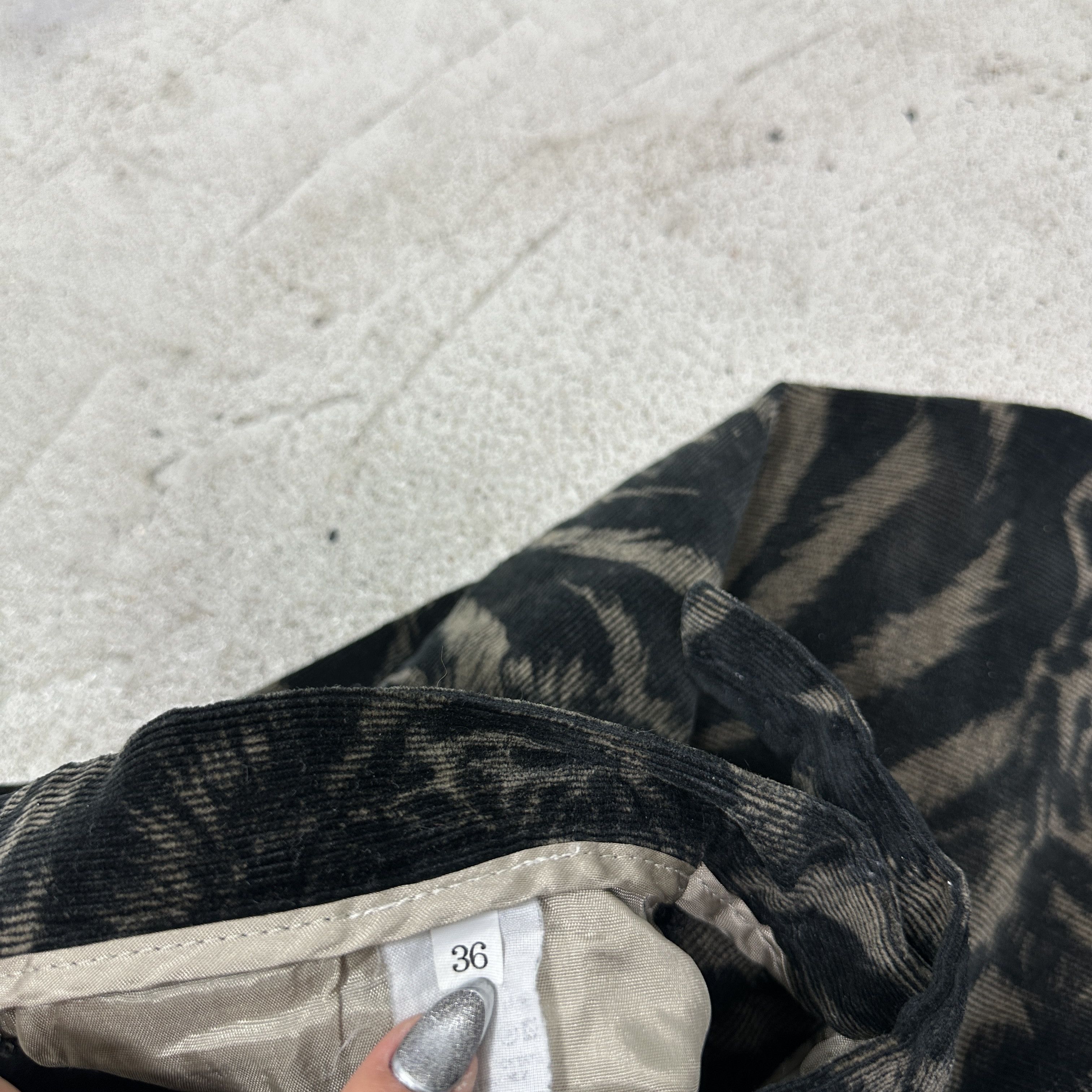 Vintage Vintage Avant Garde Corduoy Tiger Print Pants Y2K Size 25" / US 0 / IT 36 - 9 Thumbnail