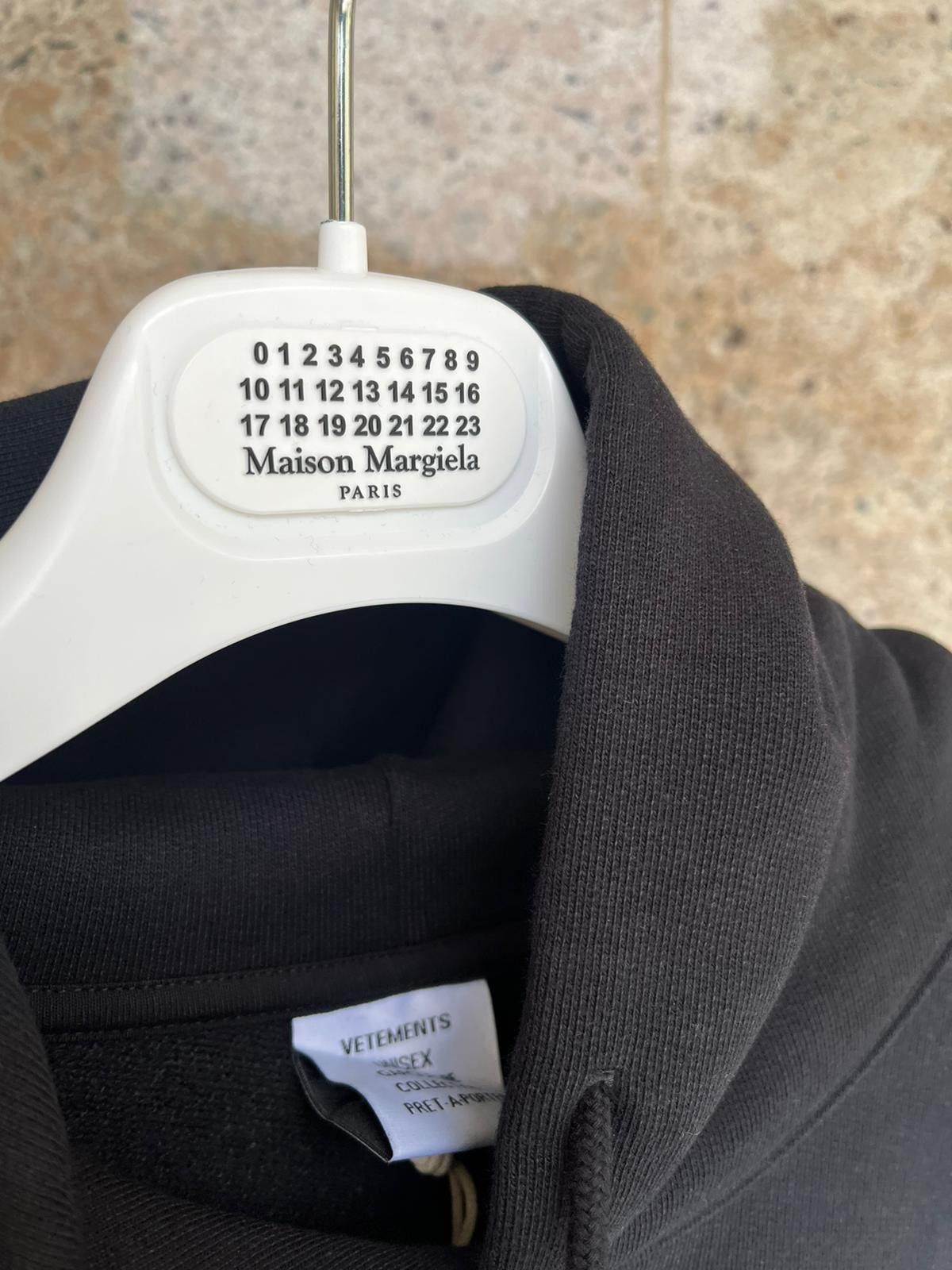 Vetements Sweet Logo Hoodie in Black Size US S / EU 44-46 / 1 - 6 Thumbnail