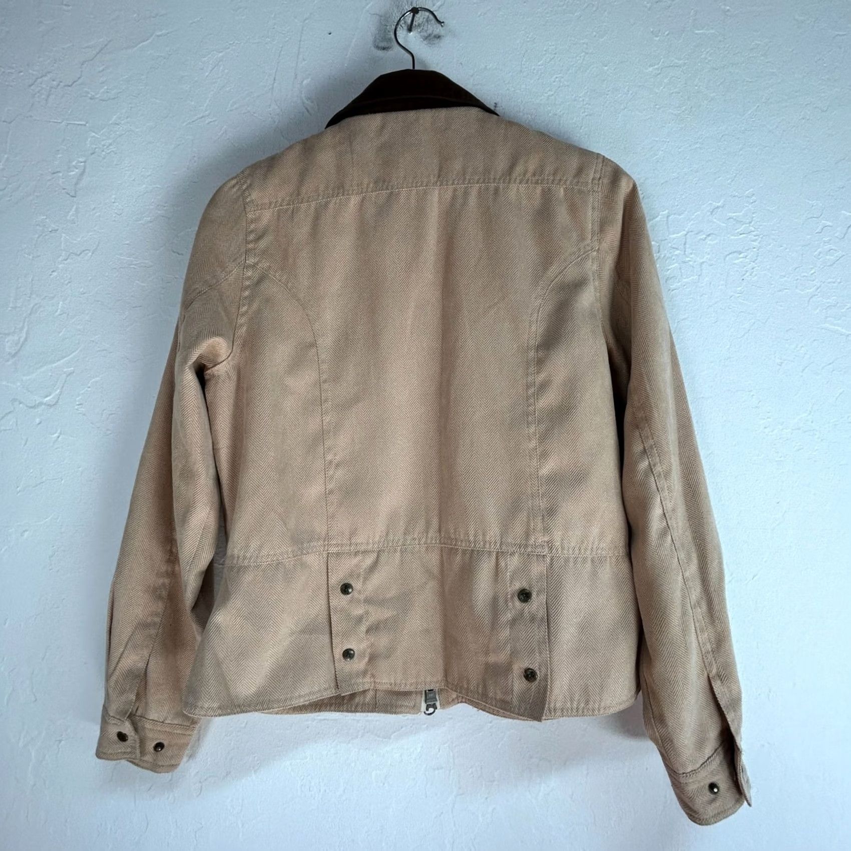 Vintage Outback Trading Co Womens Zip Front Short Shaped Jacket Small Beige Pockets Size 28" / US 6 / IT 42 - 2 Thumbnail