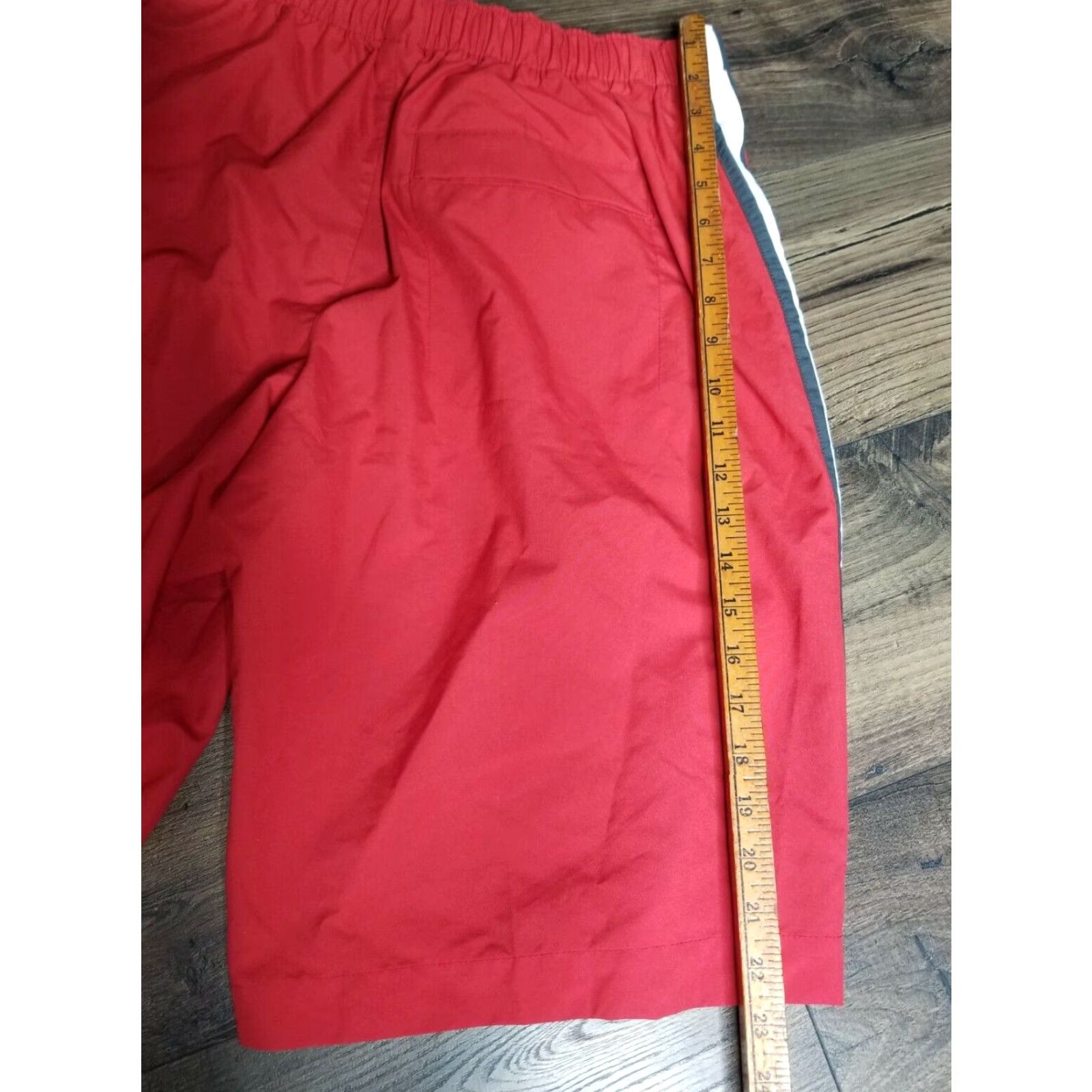Nike VINTAGE Nike Swim Trunks Mens L Red Swoosh Grey Tag Shorts Beach Trunks Mens Size US 33 - 3 Thumbnail