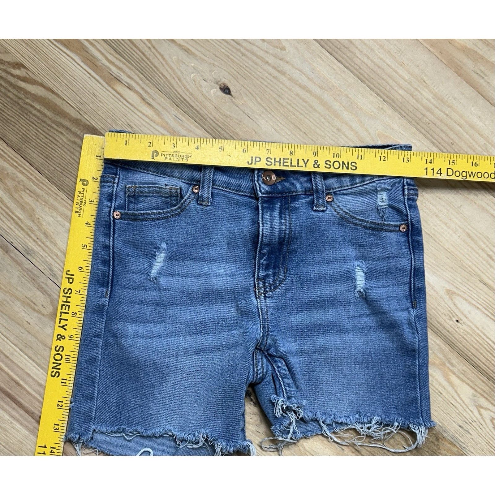 Kendall And Kylie Kendall + Kylie Women's Size 3/26 The Boyfriend Jean Shorts. Size 26" / US 2 / IT 38 - 2 Thumbnail