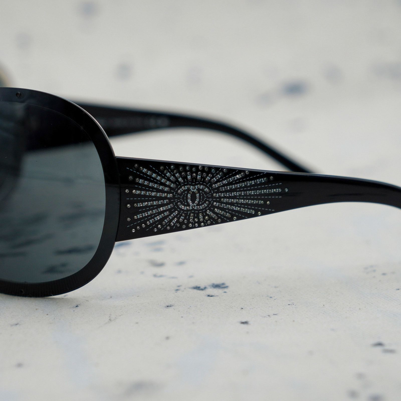 Chanel Vintage chanel 4148 black crystal cc logo shield sunglasses Size ONE SIZE - 4 Thumbnail