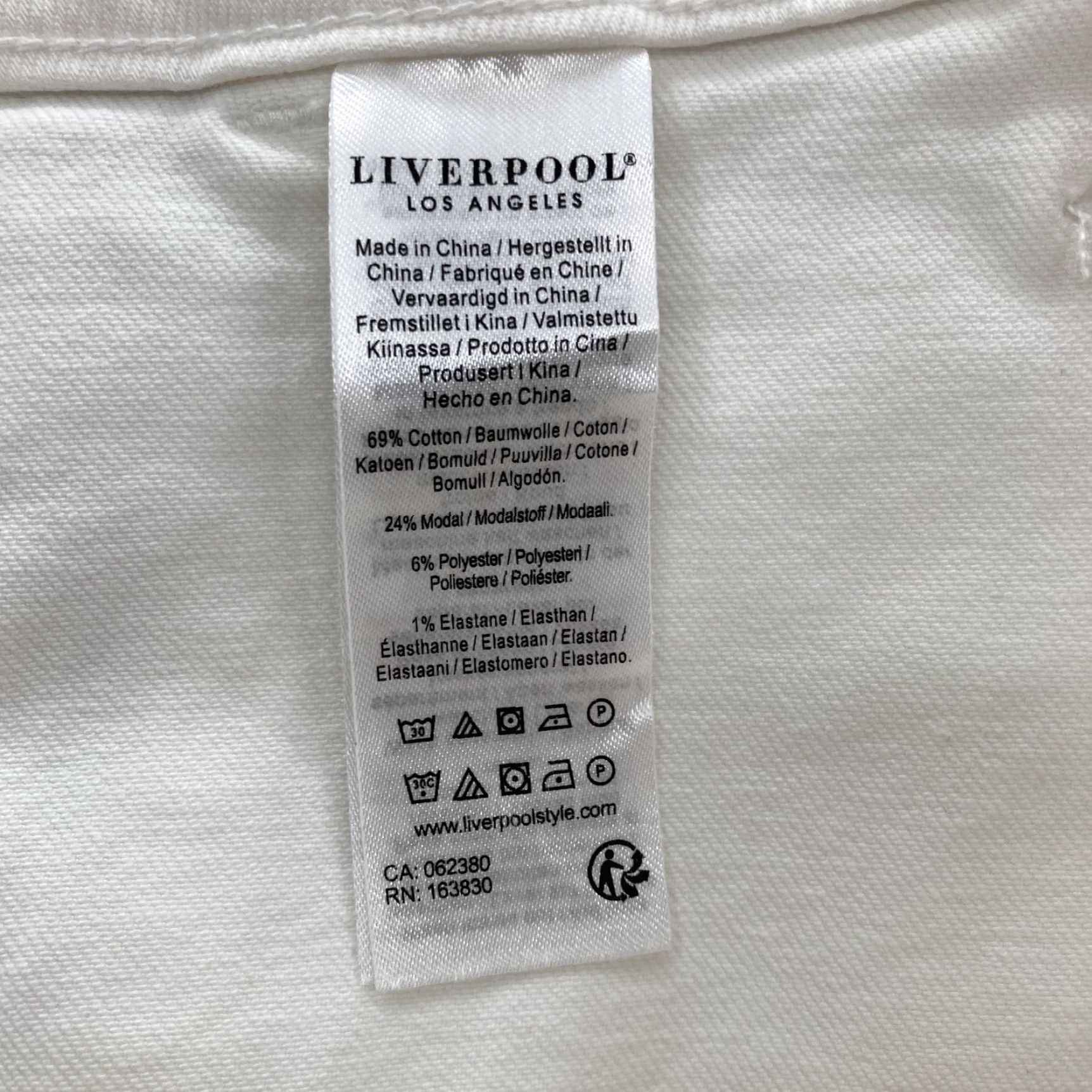 Vintage Liverpool Pants Womens 16W White Cropped Wide Leg High Rise Pockets Logo Buttons Zip Casual Travel Business Women Pants Size 38" / US 16 / IT 52 - 5 Thumbnail