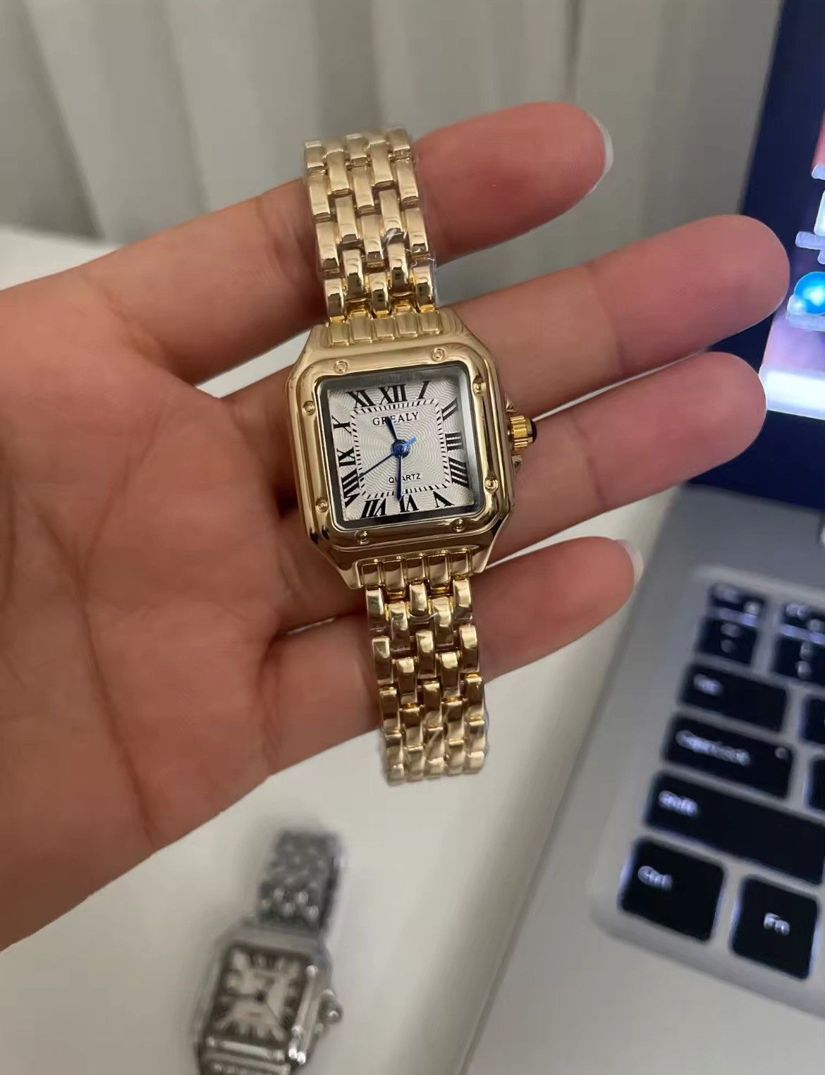 Vintage Vintage 90s vintage retro luxury style quartz Gold watch Size ONE SIZE - 1 Thumbnail