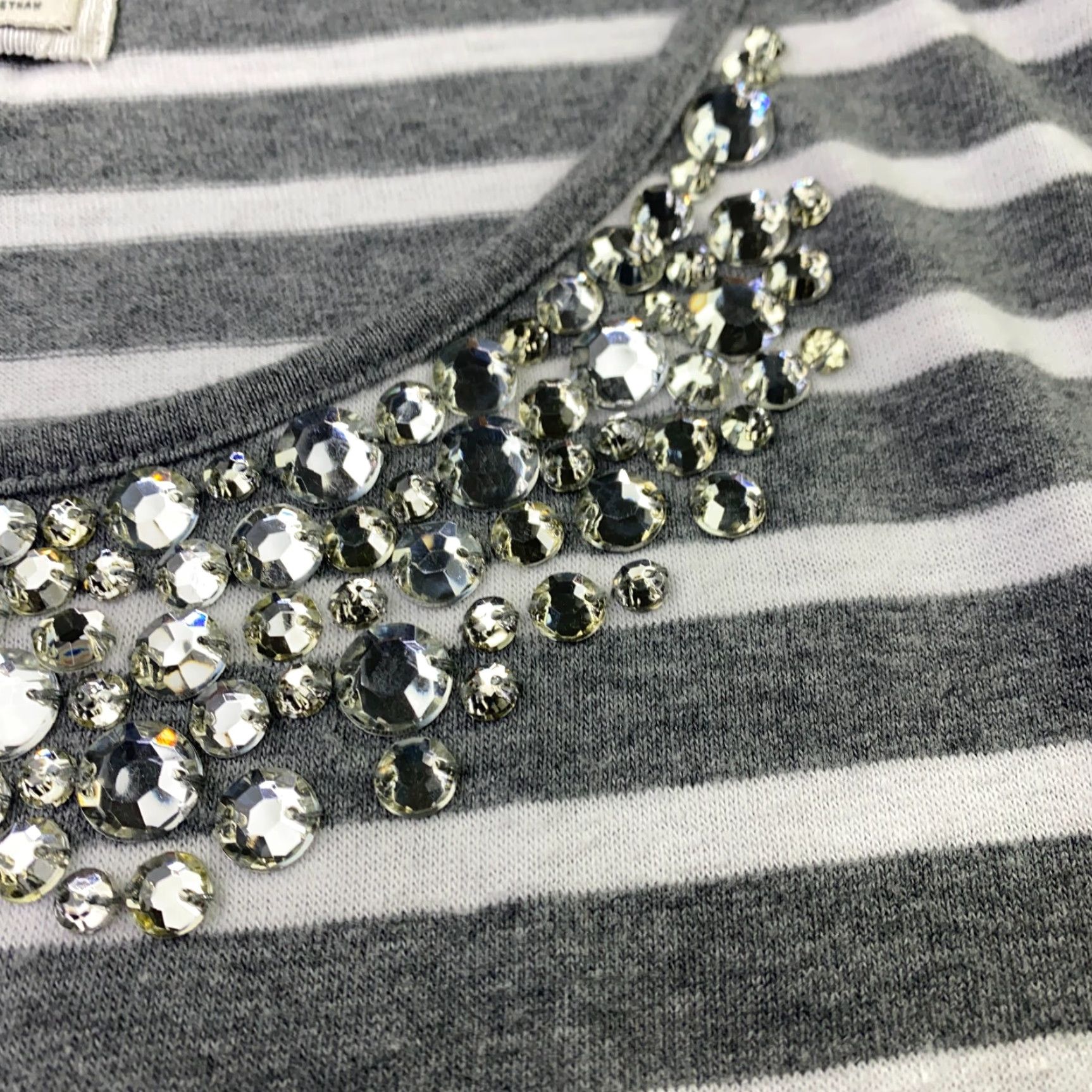 Abercrombie & Fitch Abercrombie & Fitch Womens Shirt Top M Gray Striped Rhinestones T-Shirt Casual Size M / US 6-8 / IT 42-44 - 4 Thumbnail