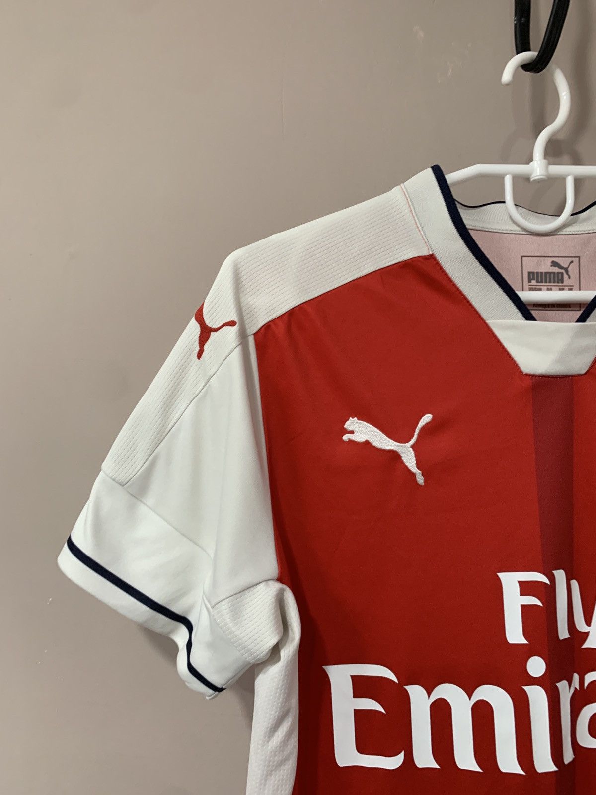 Puma ARSENAL London 2016 HOME FOOTBALL SHIRT JERSEY PUMA Soccer Size US S / EU 44-46 / 1 - 3 Thumbnail