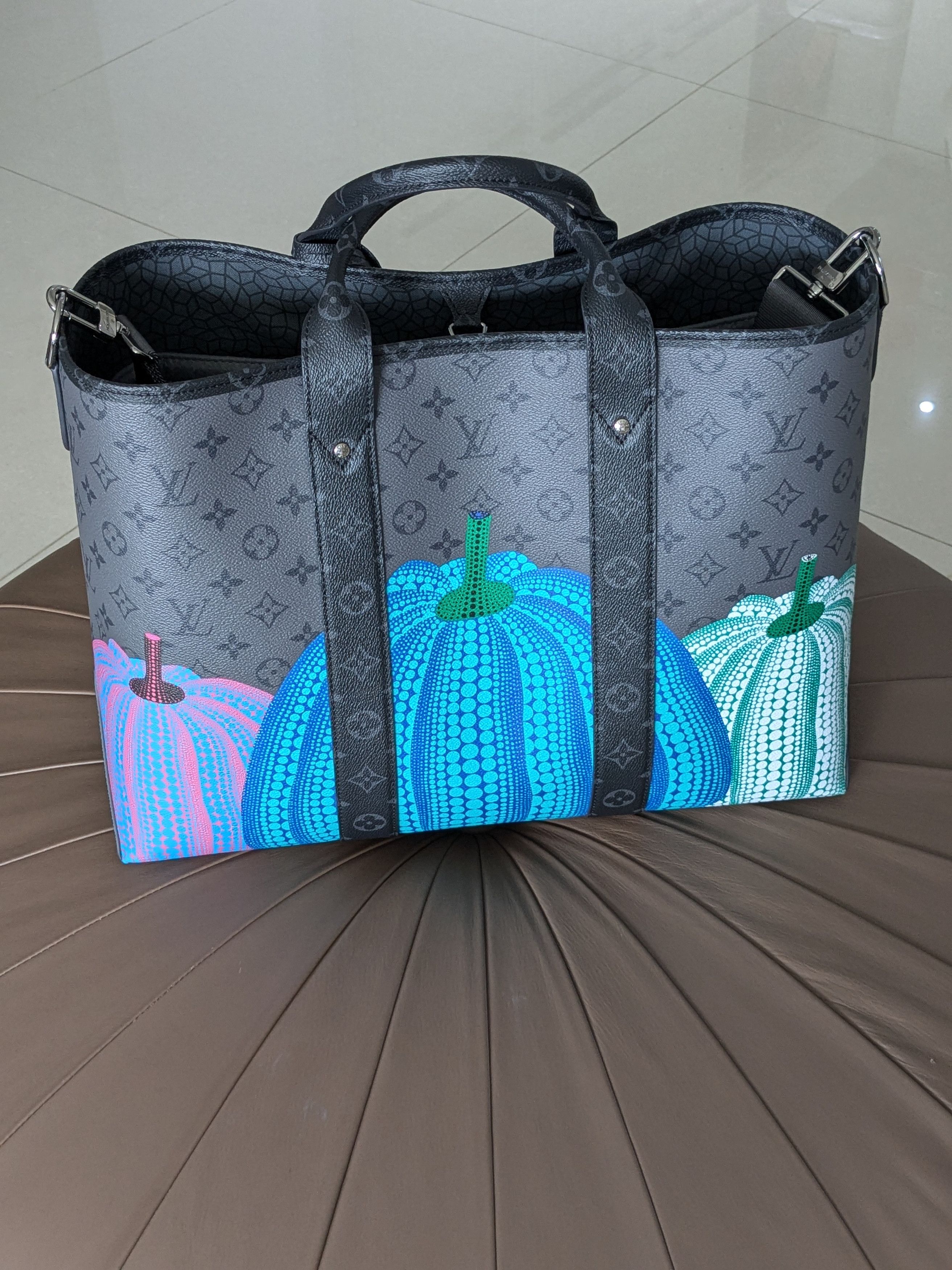 Louis Vuitton RARE Louis Vuitton x Yayoi Kusama 🎃 Weekend Tote Bag Size ONE SIZE - 2 Thumbnail