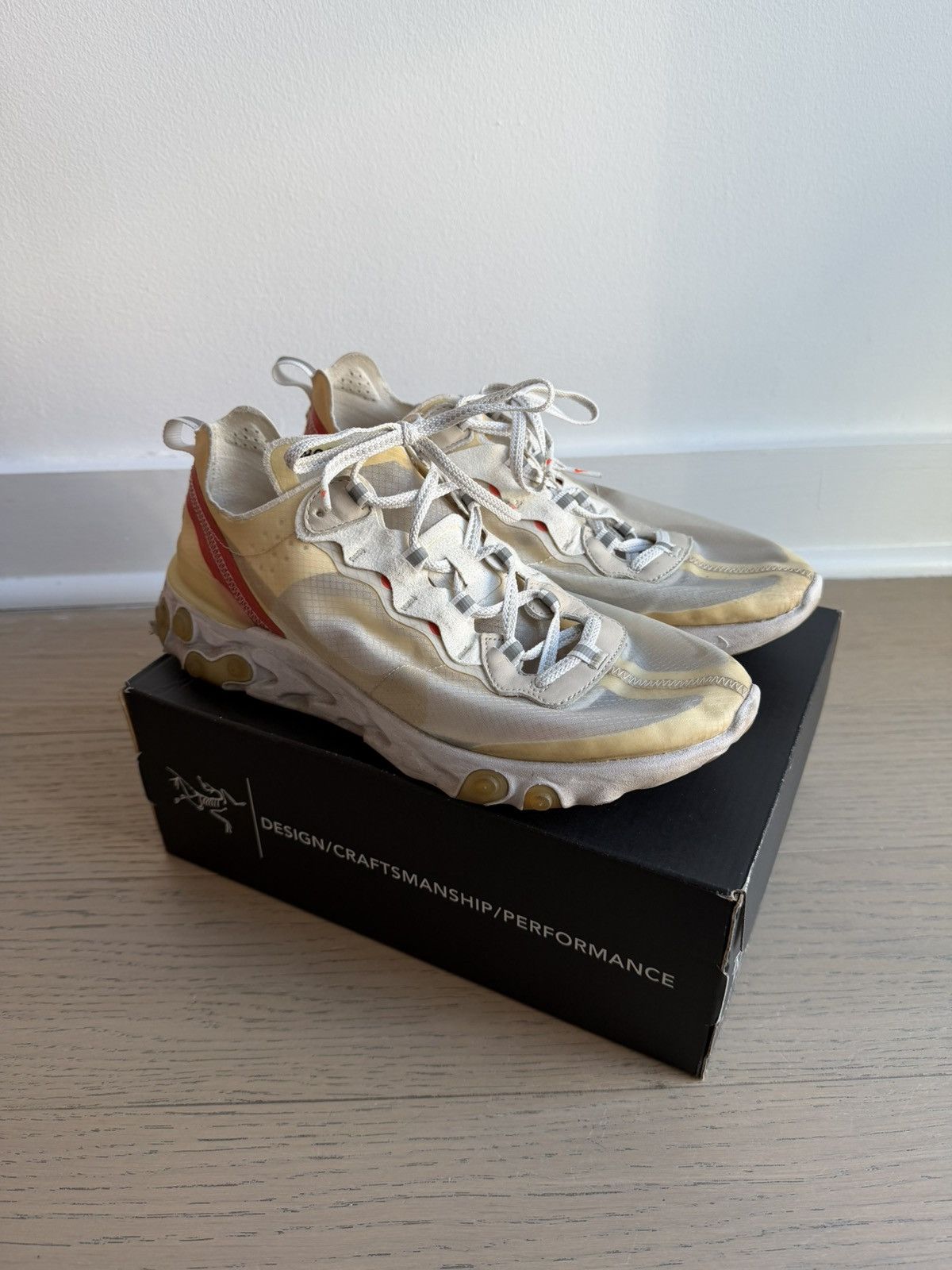 Nike Nike React Element 87 - Sail Light Bone Size US 9 / EU 42 - 1 Thumbnail
