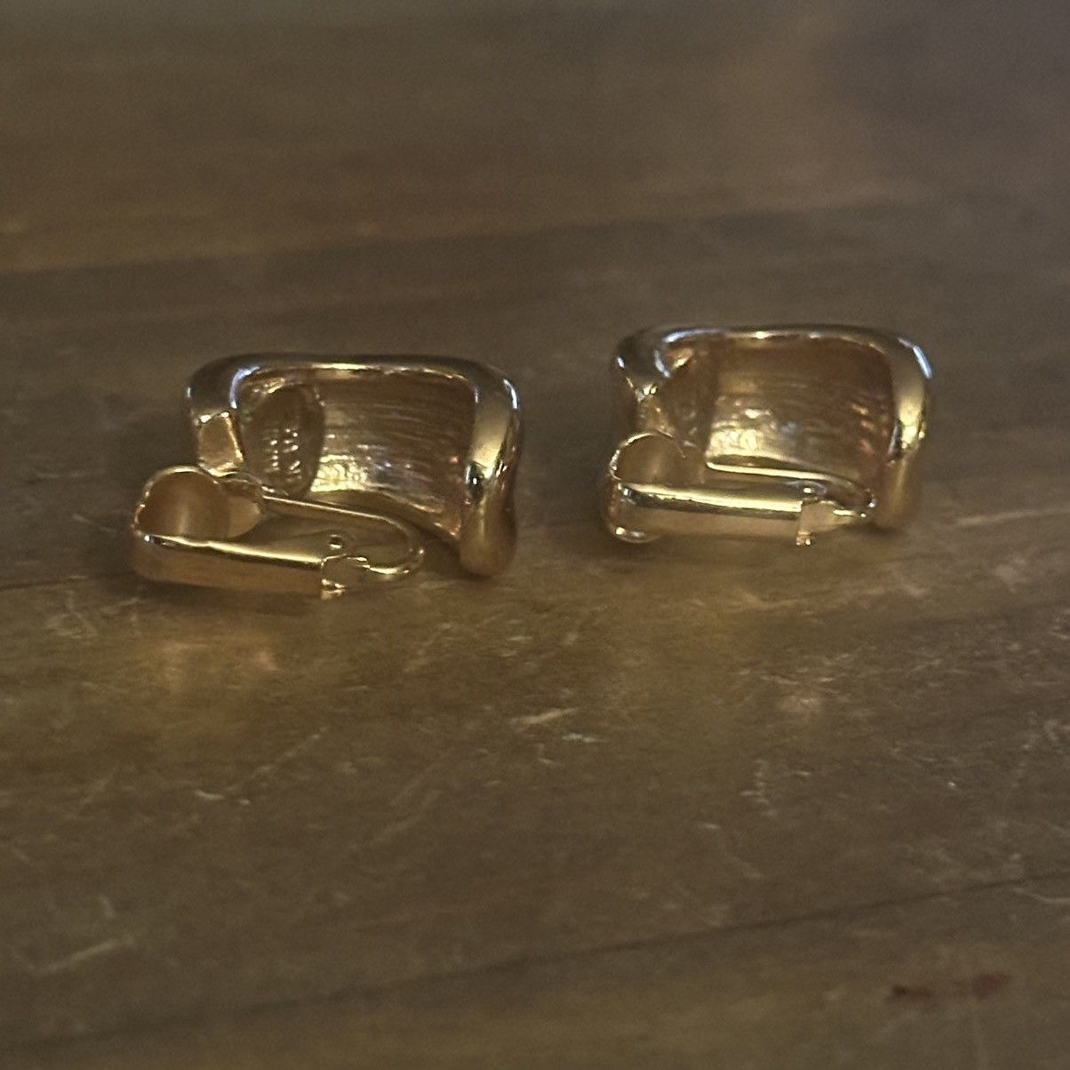 Vintage Vintage gold tone clip on curved hoop earrings Size ONE SIZE - 2 Thumbnail