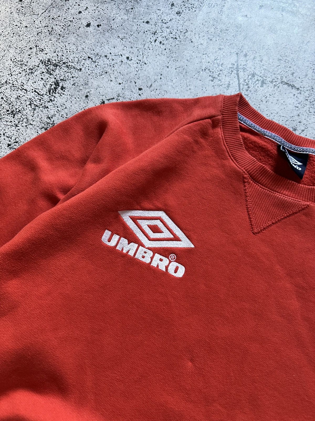 Umbro Vintage Umbro Embroidered Mini Logo Red Sweatshirt Y2K USA Size US XXL / EU 58 / 5 - 2 Thumbnail