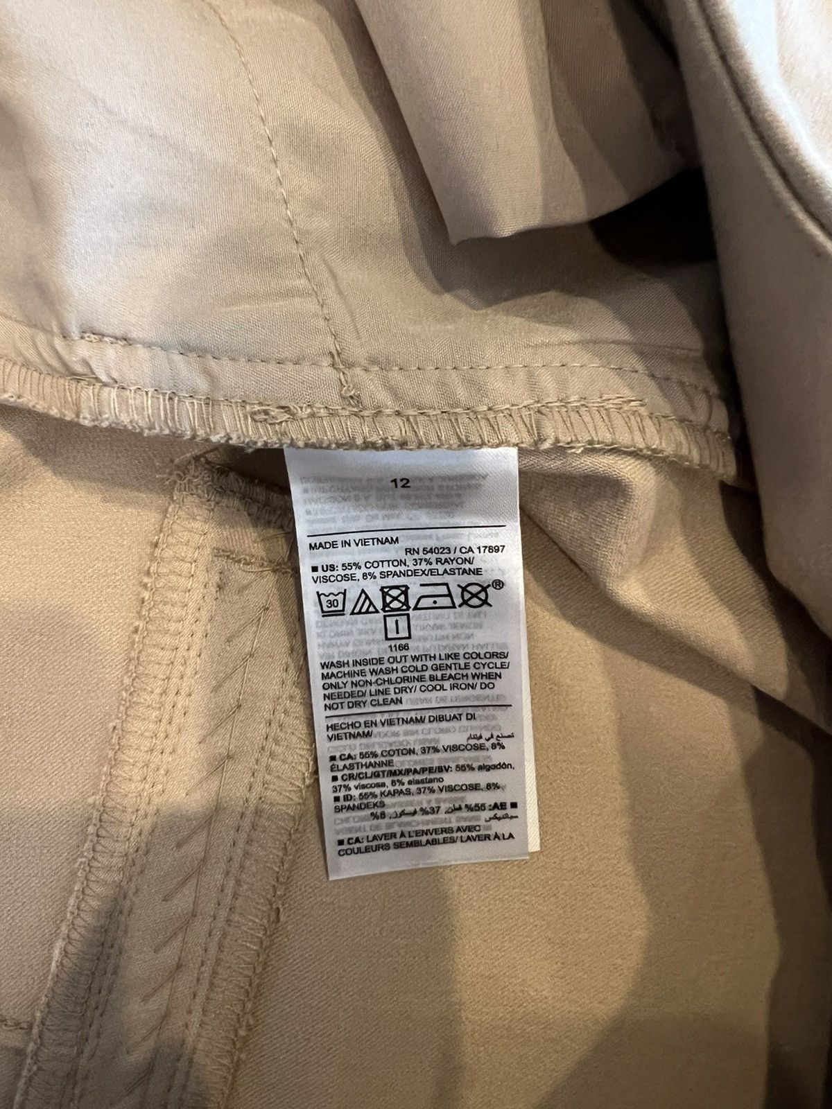 Old Navy New Old Navy tan Woman’s Shorts Size 12 Size 34" / US 12 / IT 48 - 8 Thumbnail