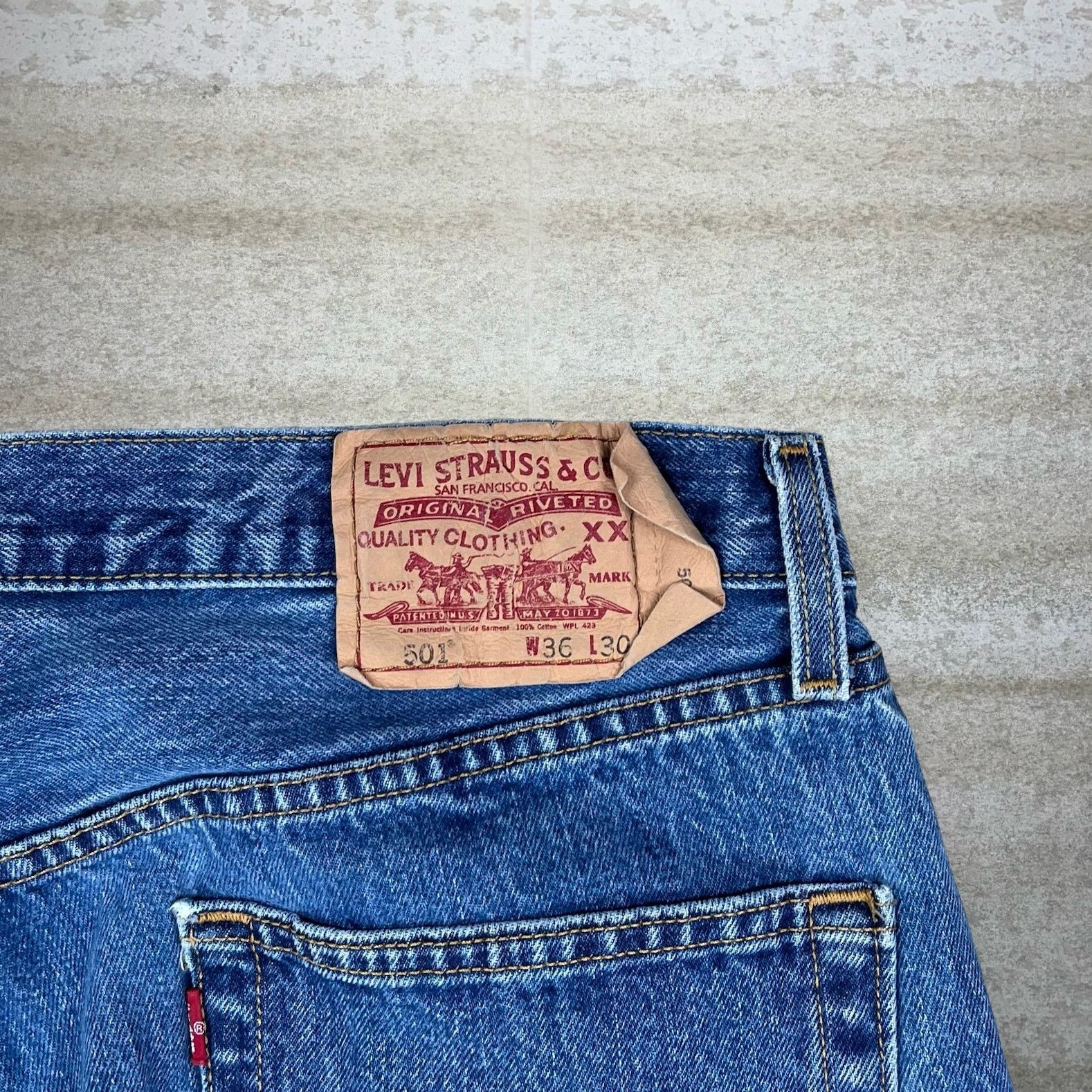 Levi's Vintage Y2K Levis Jeans 501 36x30 Straight Fit Medium Wash Size US 36 / EU 52 - 4 Thumbnail