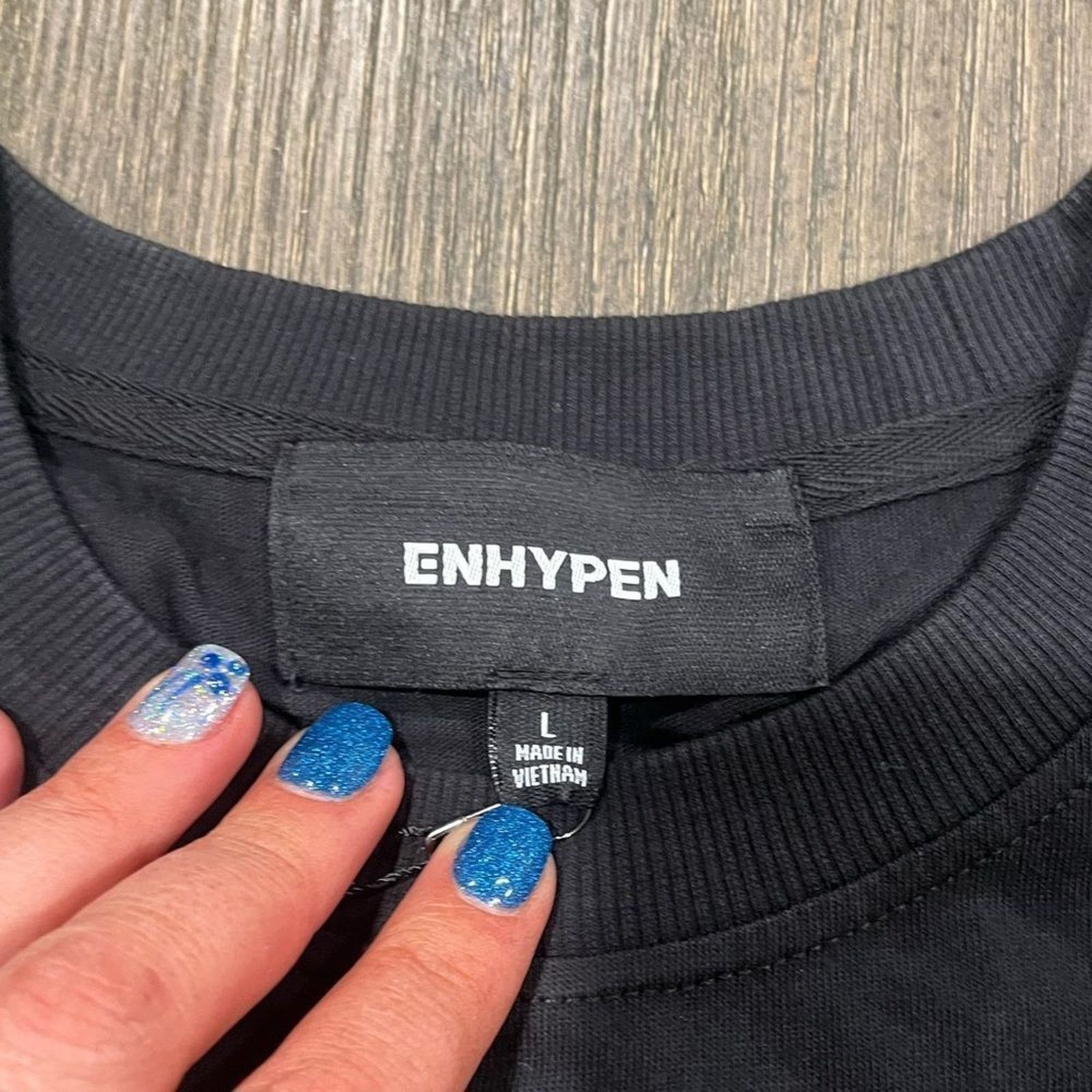 Vintage NWT Enhypen Band Dawn Dusk Black Long Sleeve T-Shirt Size L Size US L / EU 52-54 / 3 - 6 Thumbnail