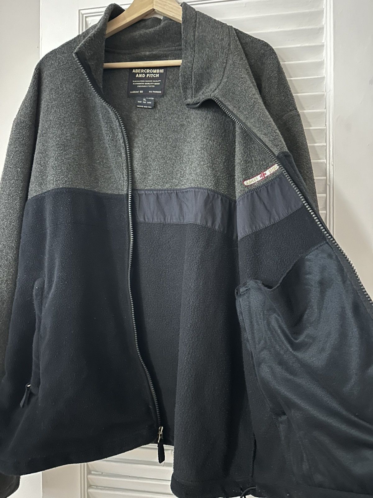 Abercrombie & Fitch Vintage YTK Abercrombie & Fitch Two-Tone Gray & Black Fleece Size US XL / EU 56 / 4 - 6 Thumbnail