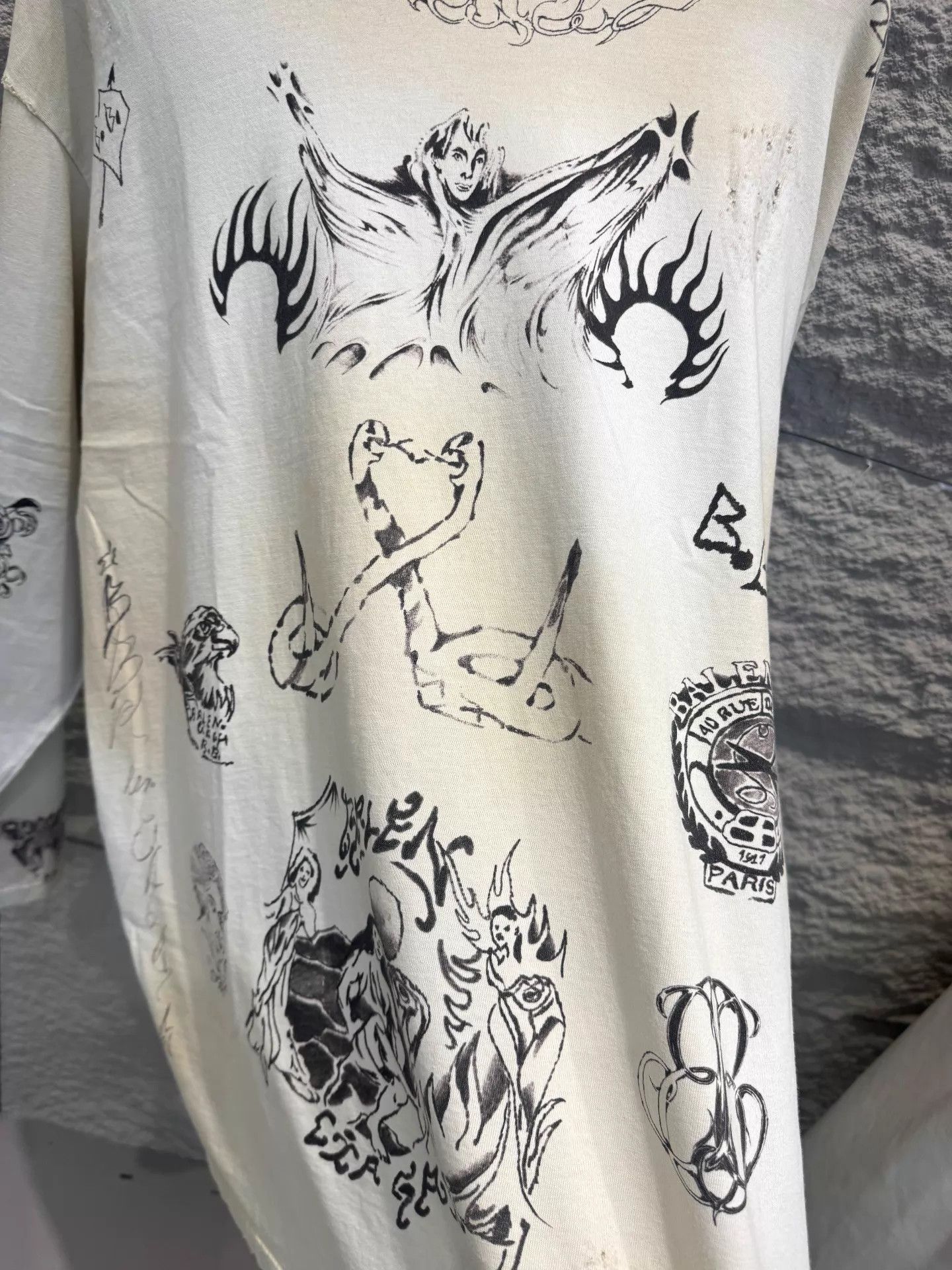 Balenciaga Balenciaga 24ss Nologo B&W Oversized LS T-Shirt Unisex 1 Size US S / EU 44-46 / 1 - 3 Thumbnail